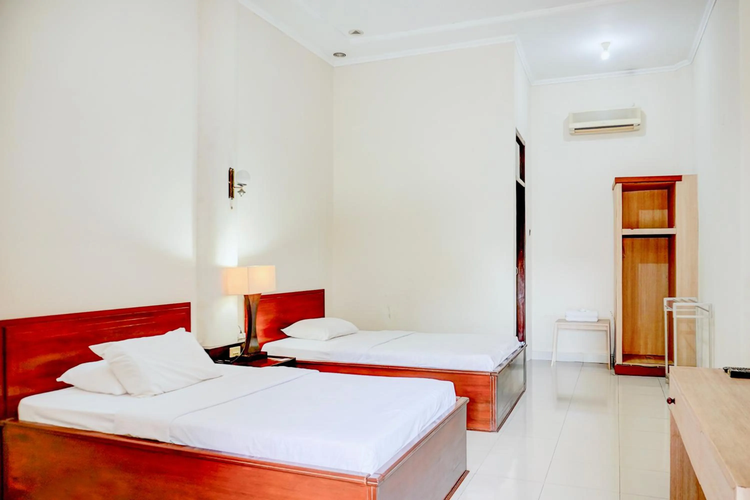 Bedroom in Collection O Pekalongan Near Pasar Batik Setono Formerly Hotel Jayadipa