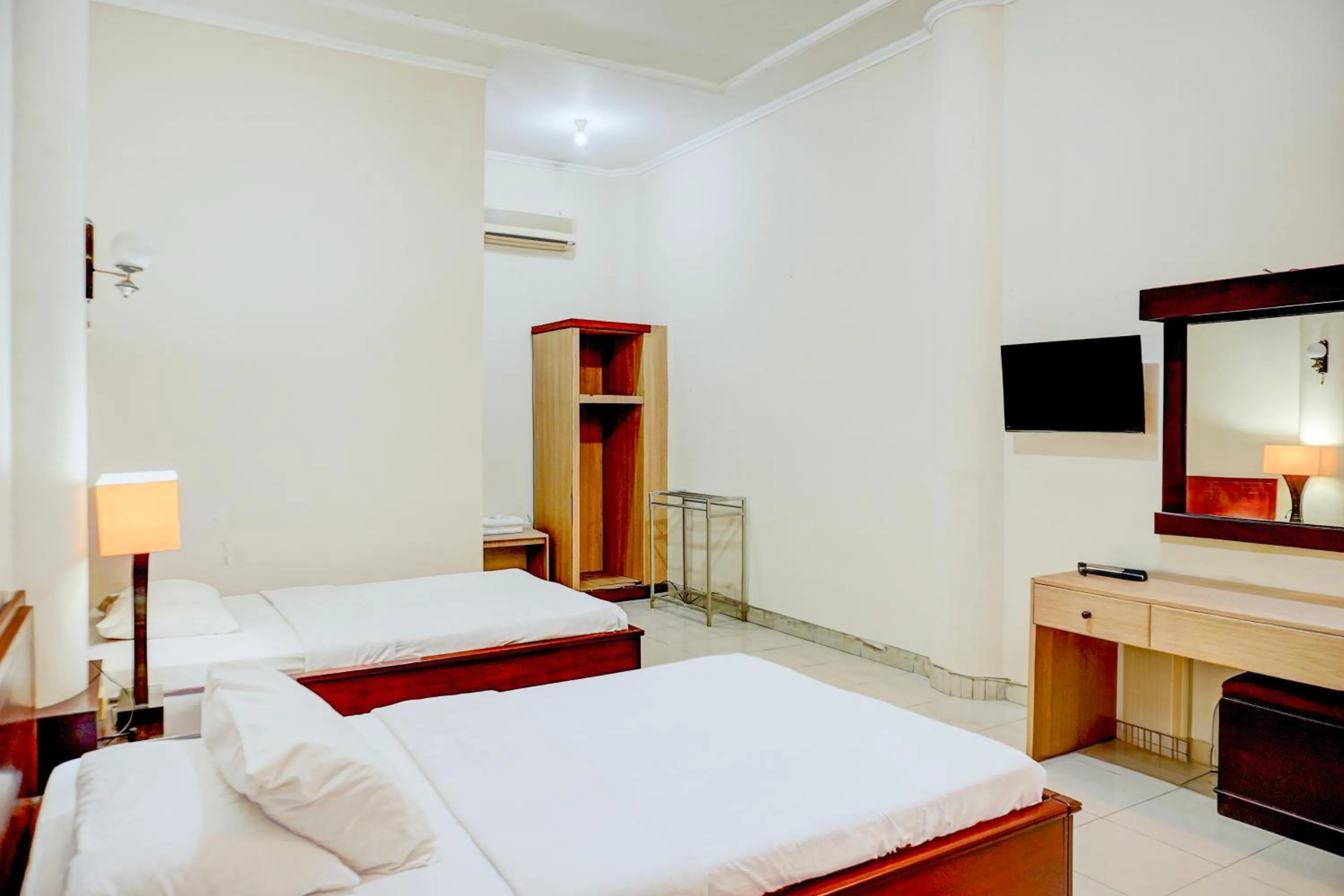 Bedroom in Collection O Pekalongan Near Pasar Batik Setono Formerly Hotel Jayadipa