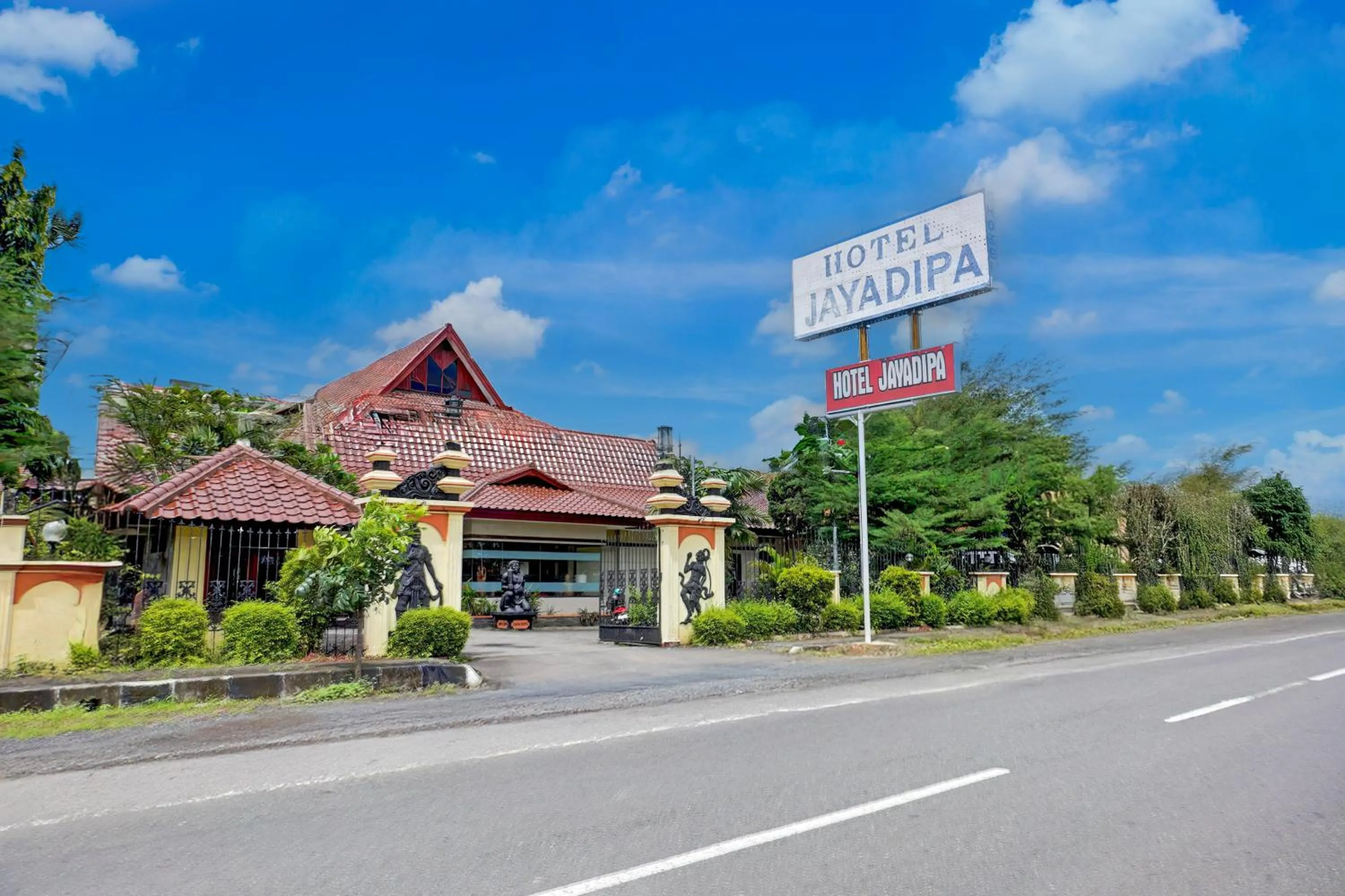 Facade/entrance in Collection O Pekalongan Near Pasar Batik Setono Formerly Hotel Jayadipa