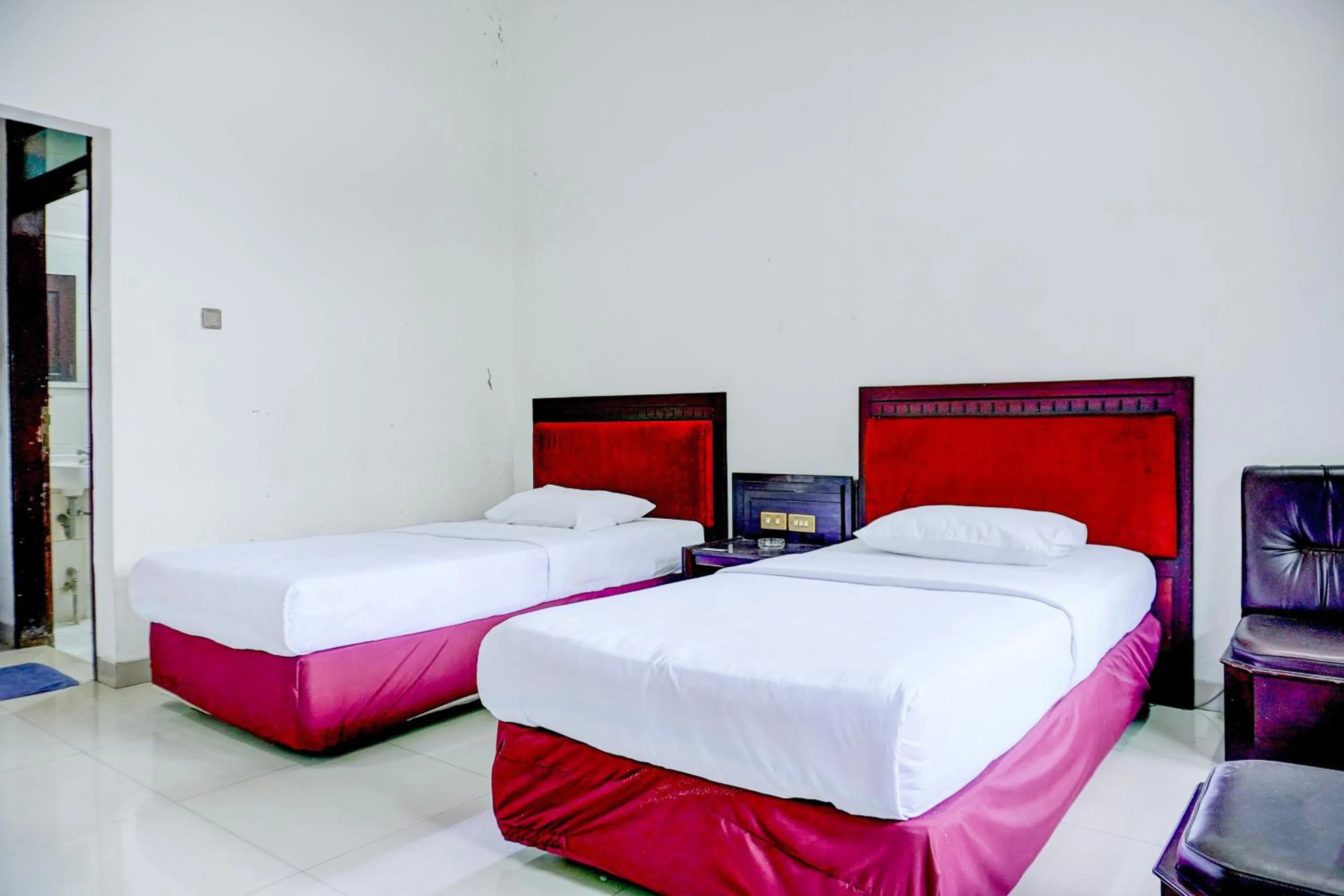 Bedroom in Collection O Pekalongan Near Pasar Batik Setono Formerly Hotel Jayadipa