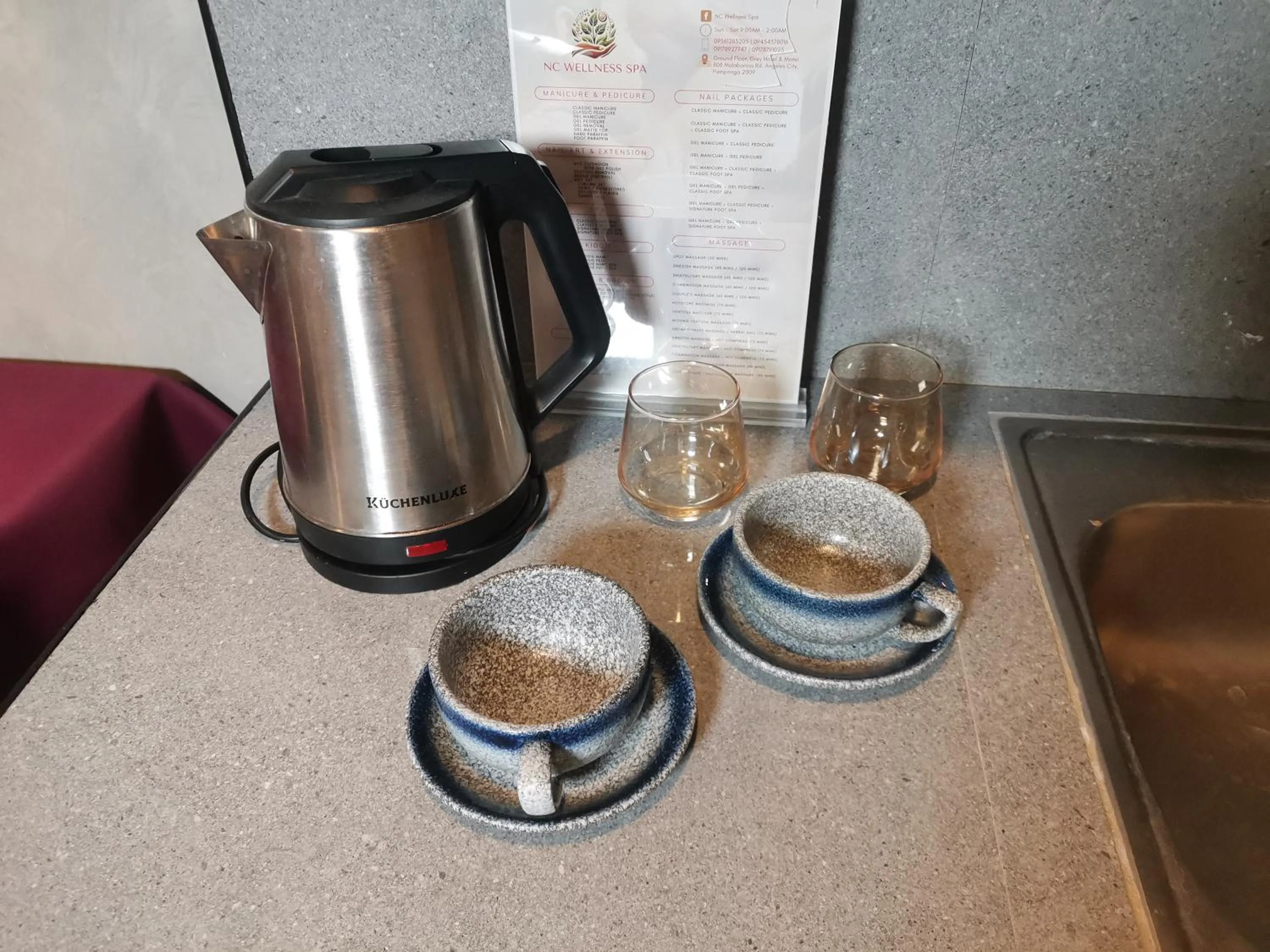 Coffee/tea facilities in Townhouse Oak Grey Hotel Near Clark International Airport