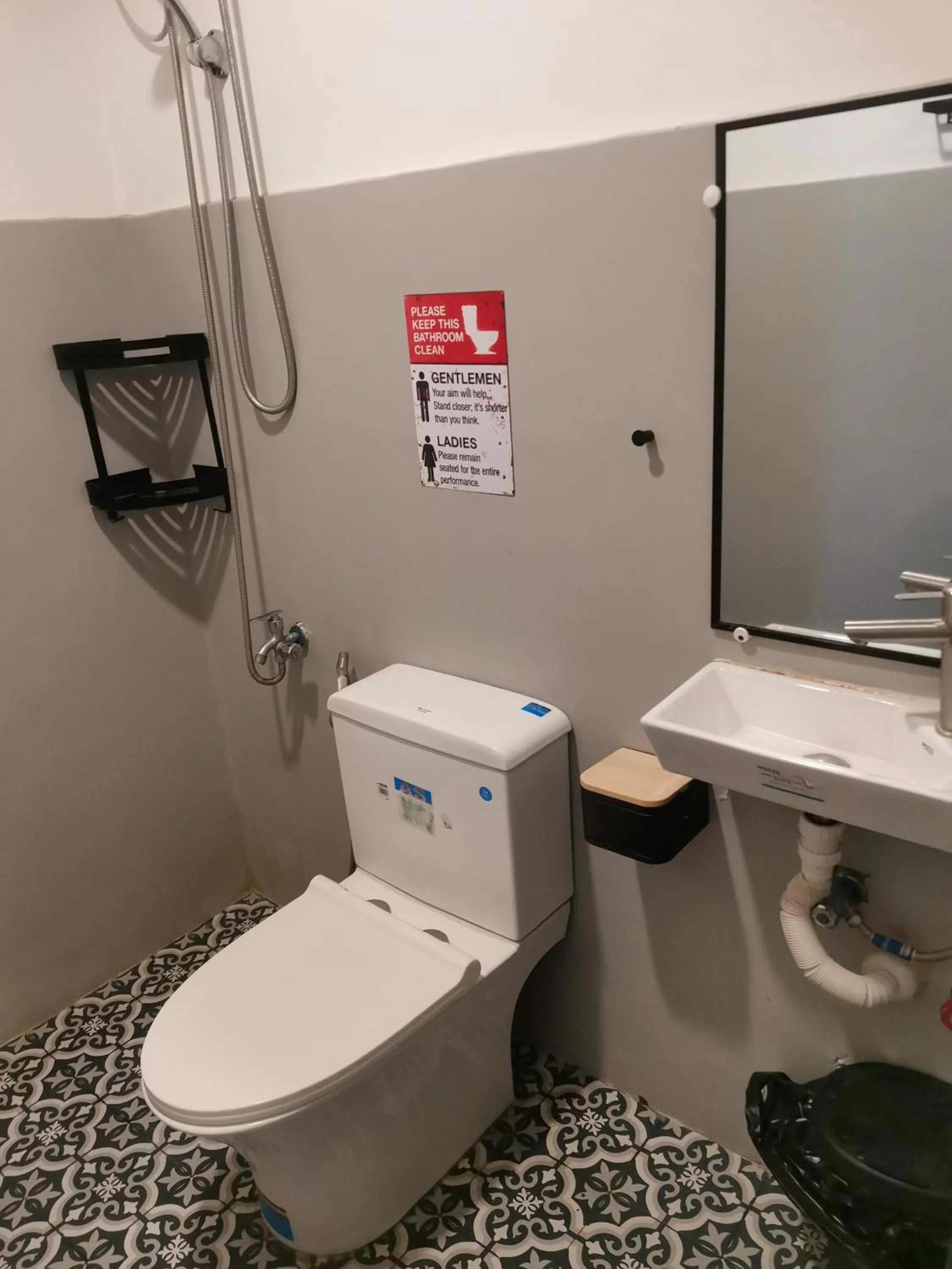 Bathroom in Townhouse Oak Grey Hotel Near Clark International Airport