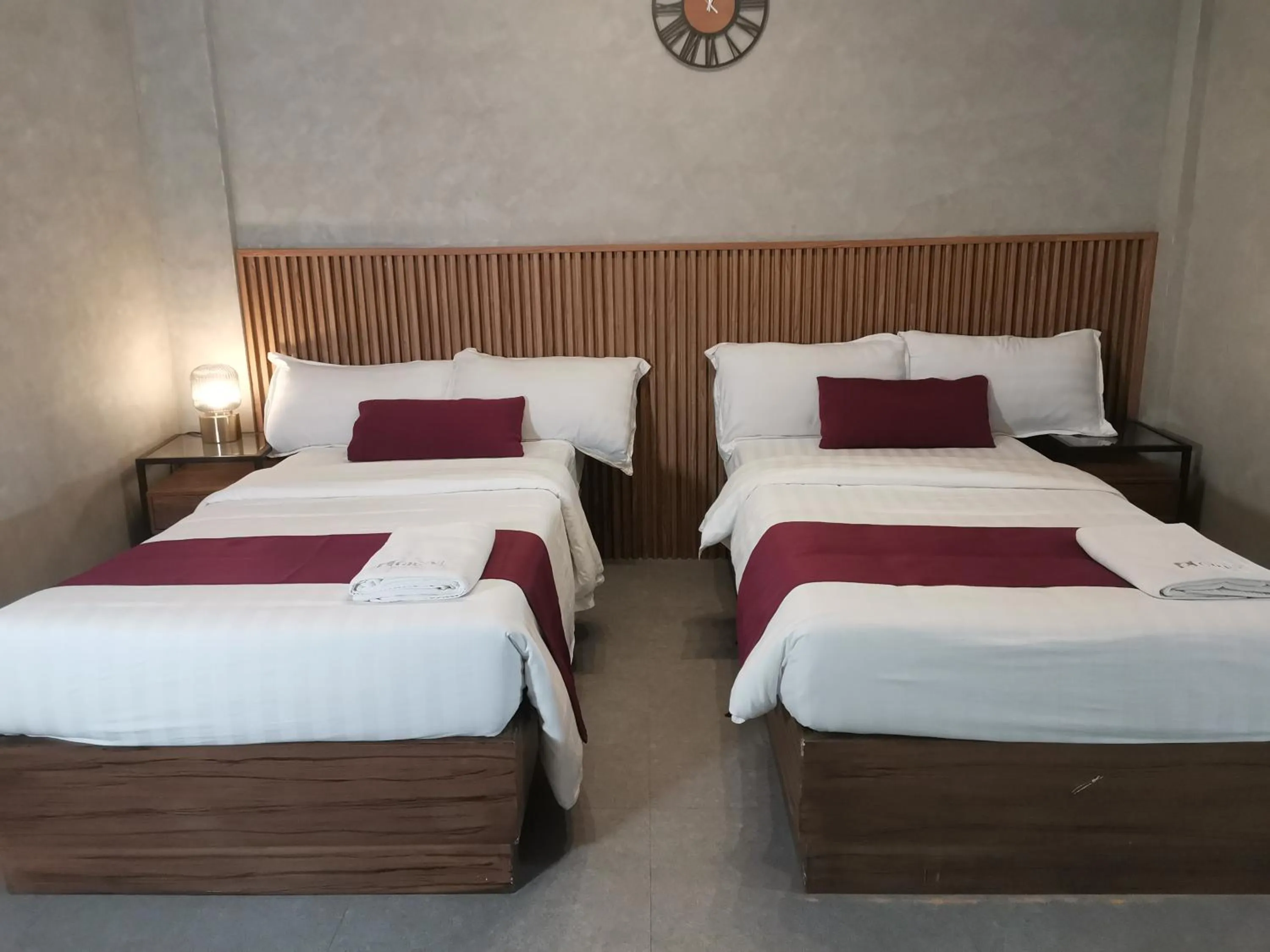 Bedroom, Bed in Townhouse Oak Grey Hotel Near Clark International Airport