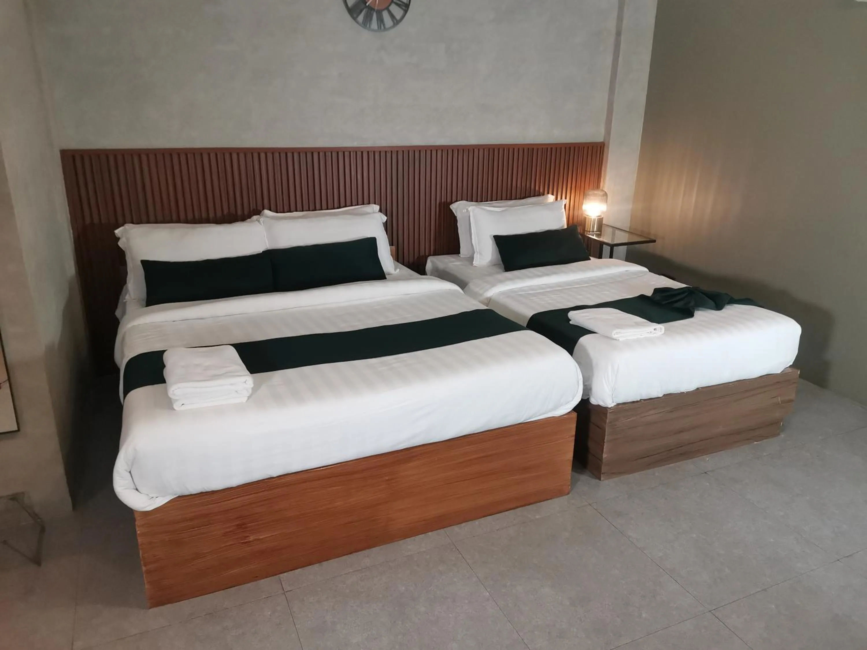 Bedroom, Bed in Townhouse Oak Grey Hotel Near Clark International Airport