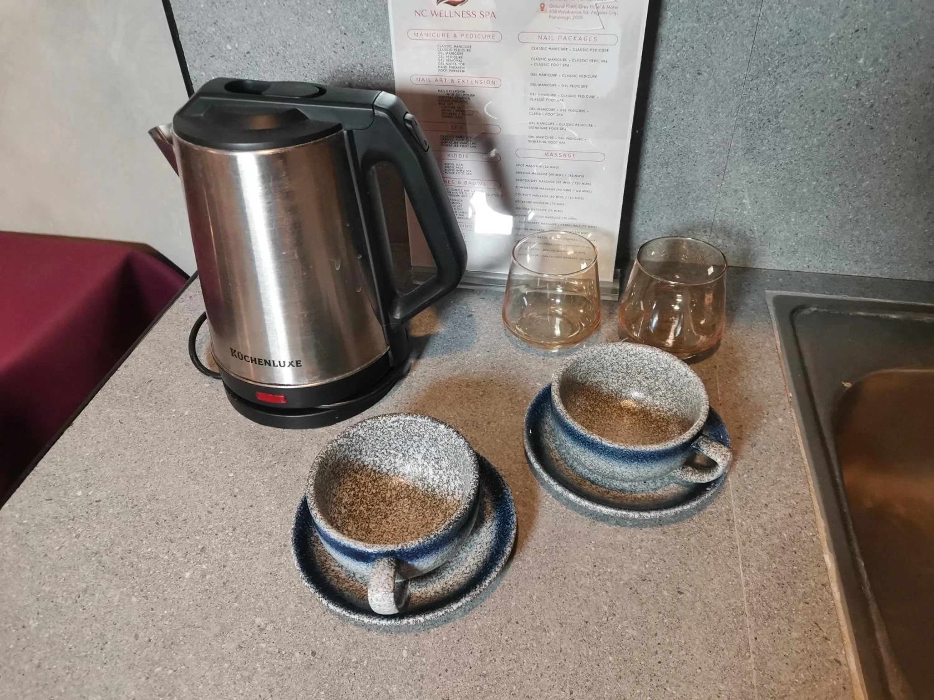 Kitchen or kitchenette in Townhouse Oak Grey Hotel Near Clark International Airport