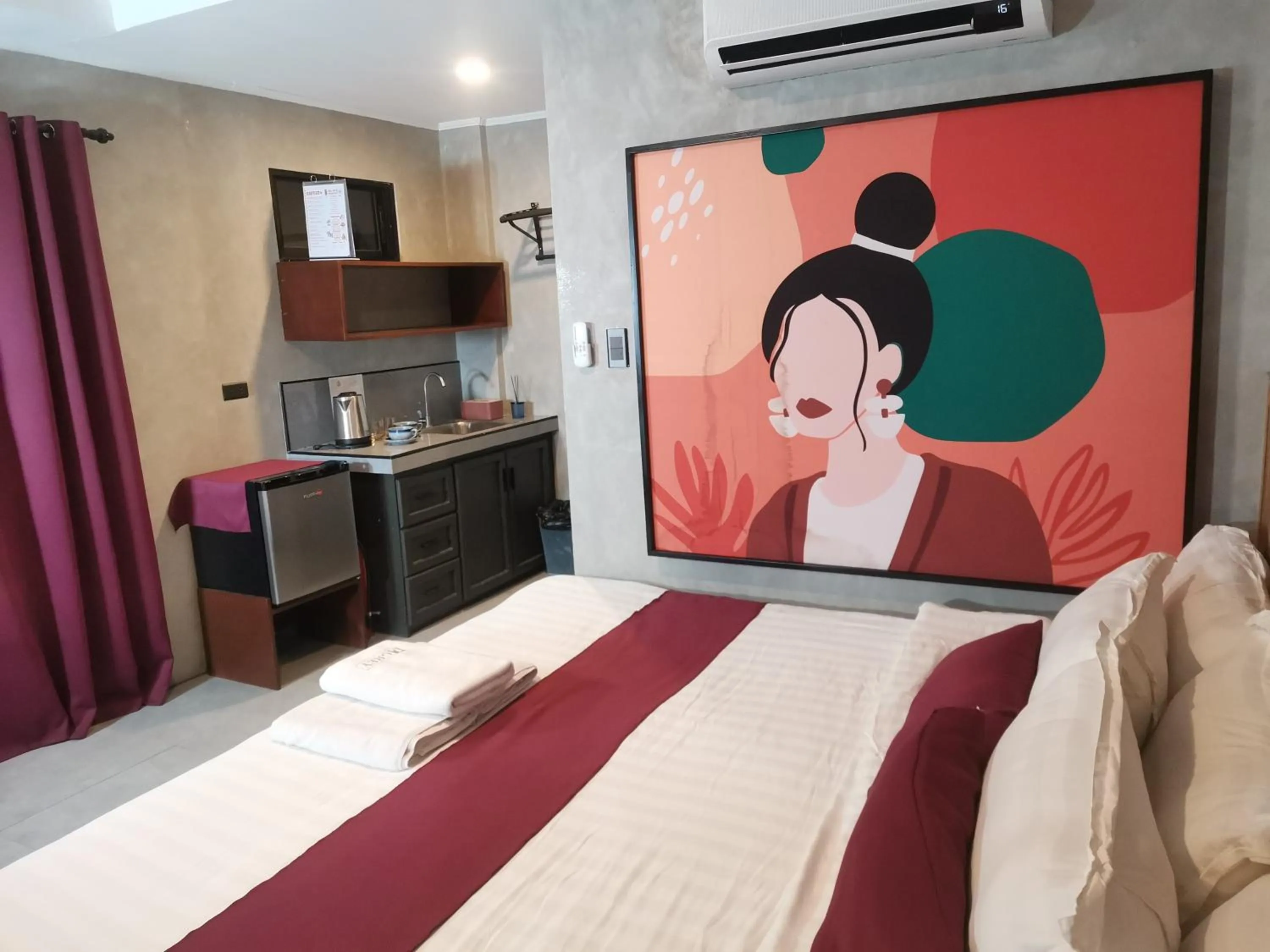 Bedroom, Bed in Townhouse Oak Grey Hotel Near Clark International Airport