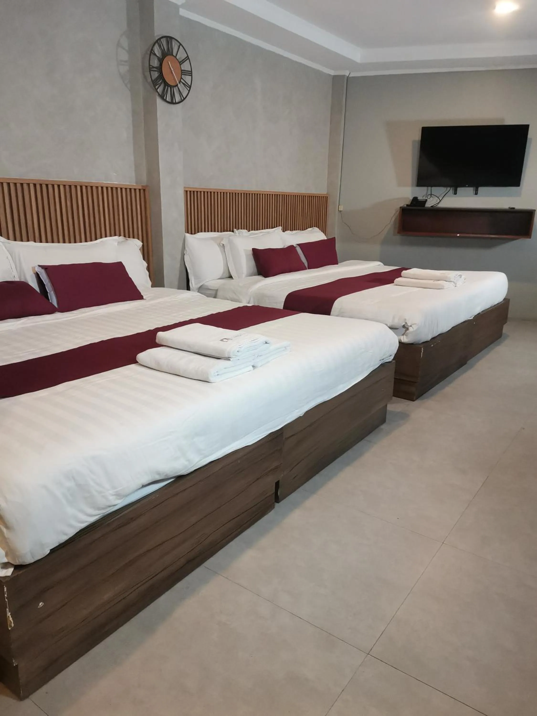 Bedroom, Bed in Townhouse Oak Grey Hotel Near Clark International Airport