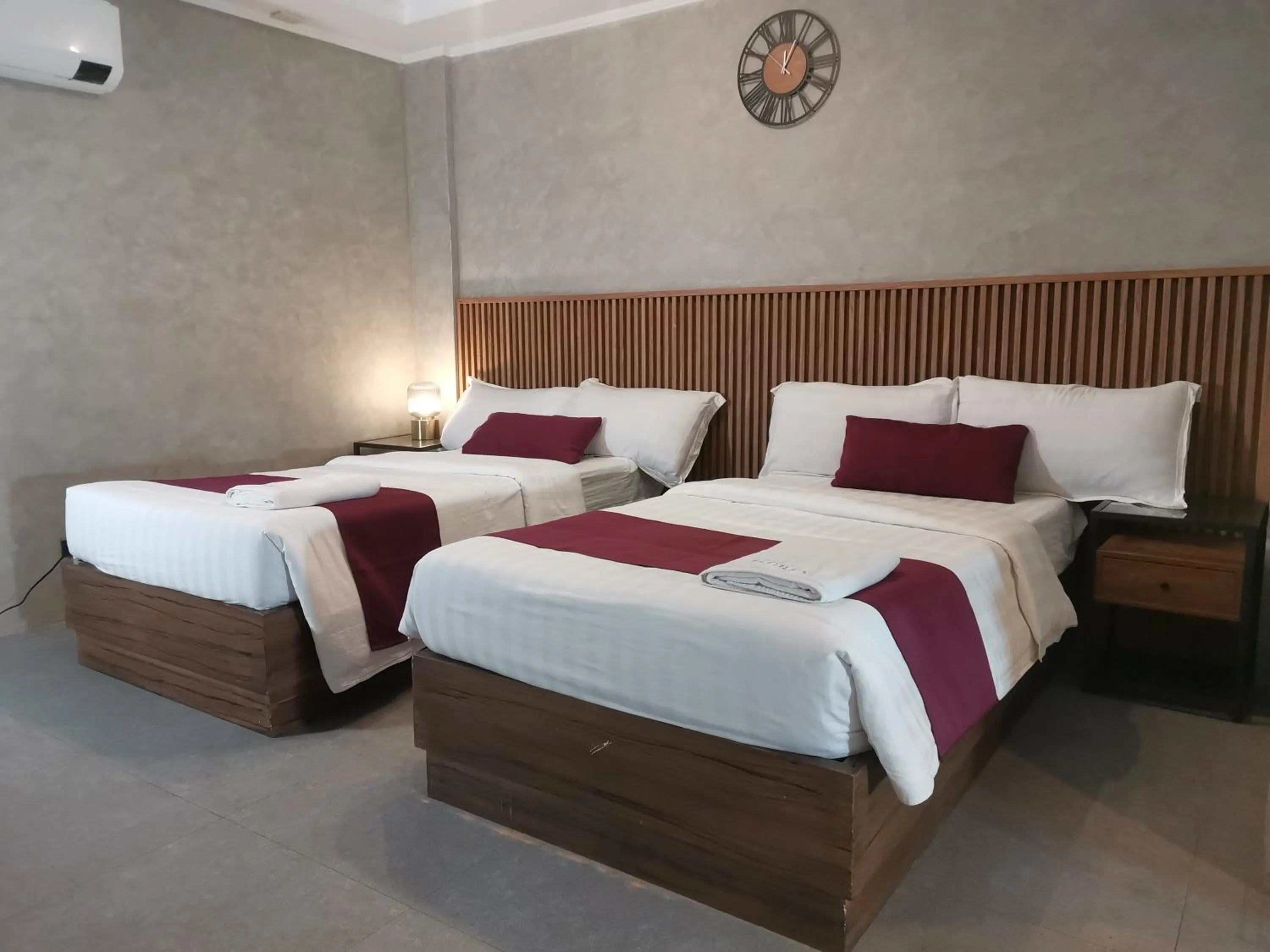 Bedroom, Bed in Townhouse Oak Grey Hotel Near Clark International Airport