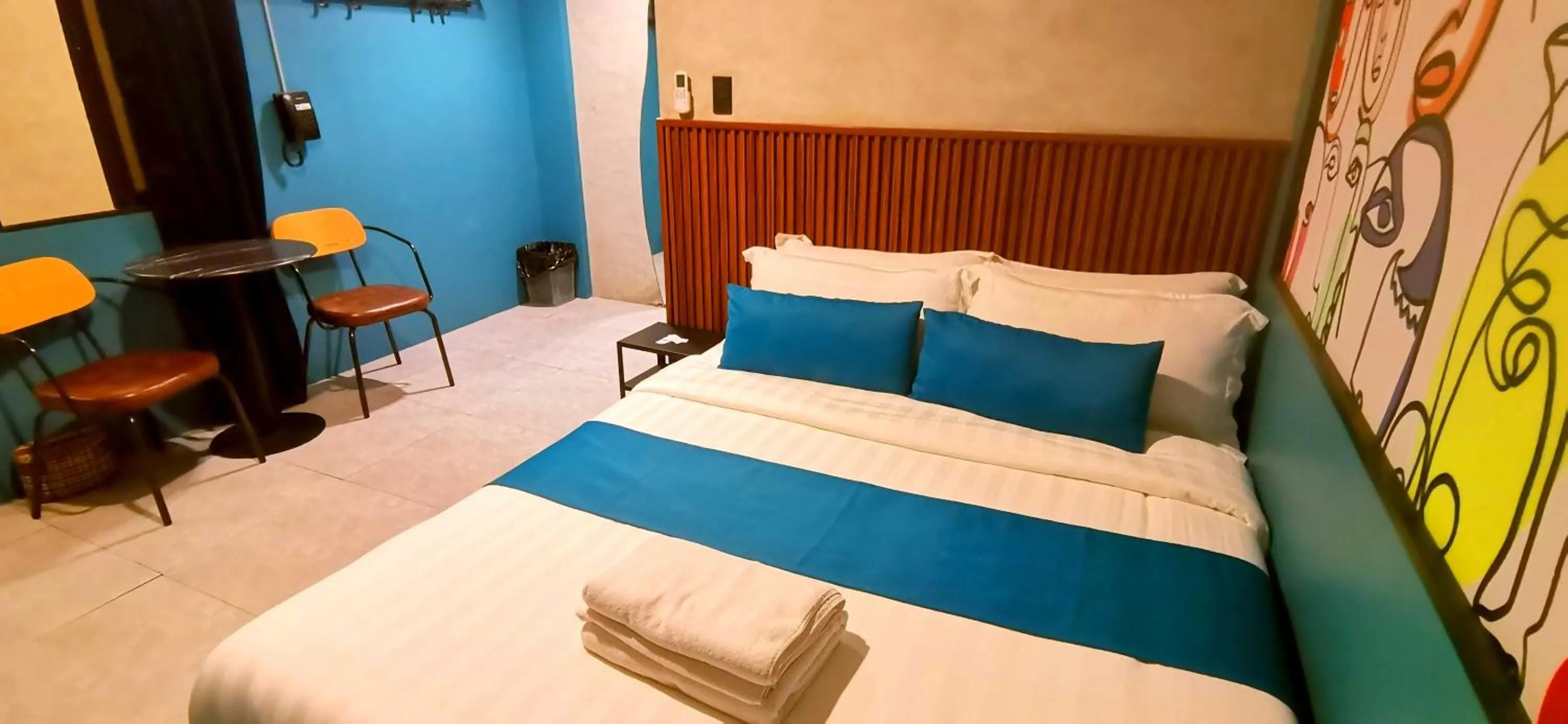 Bed in Townhouse Oak Grey Hotel Near Clark International Airport