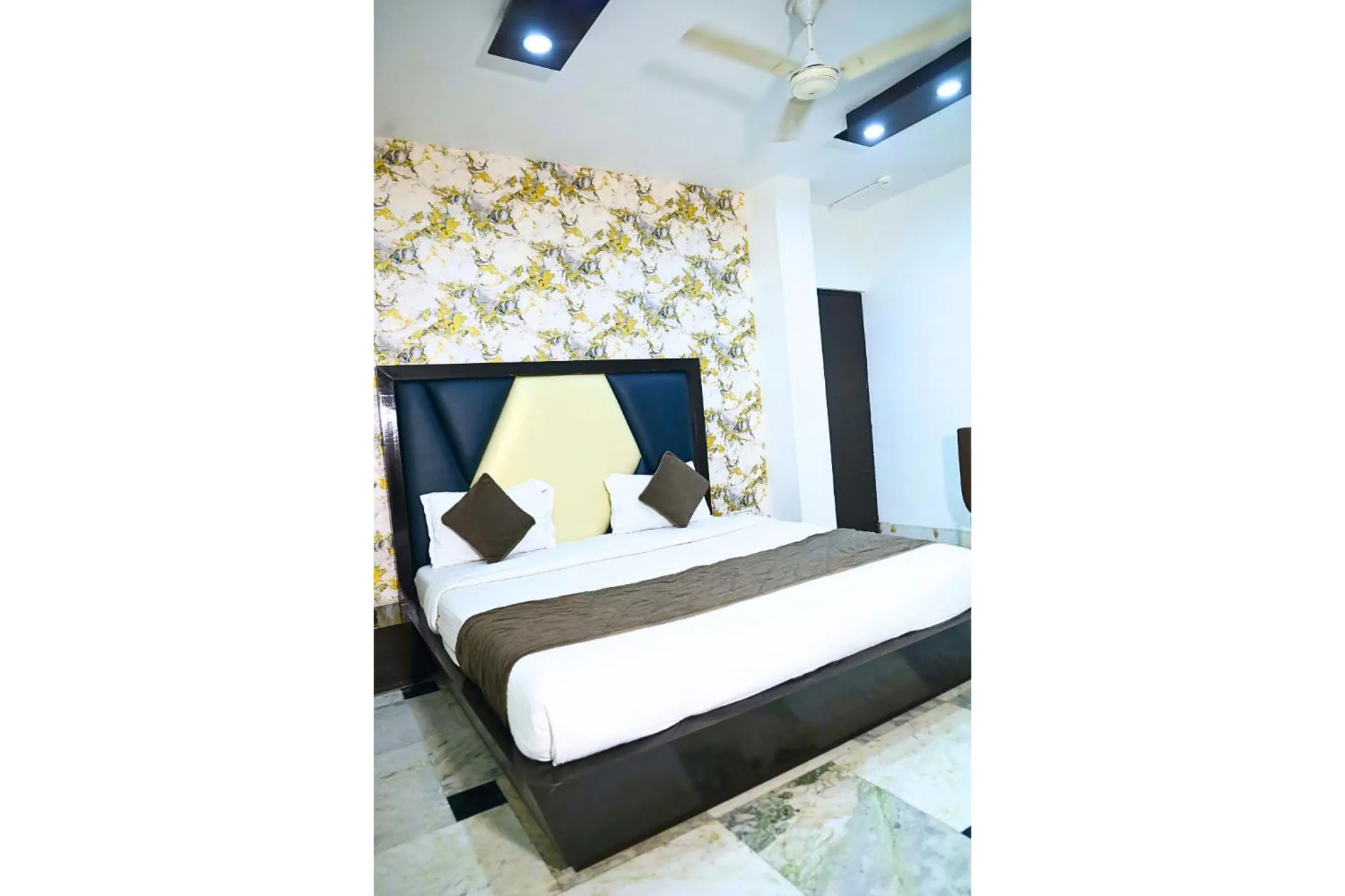 Double Room in Hotel Good Palace Karol Bagh