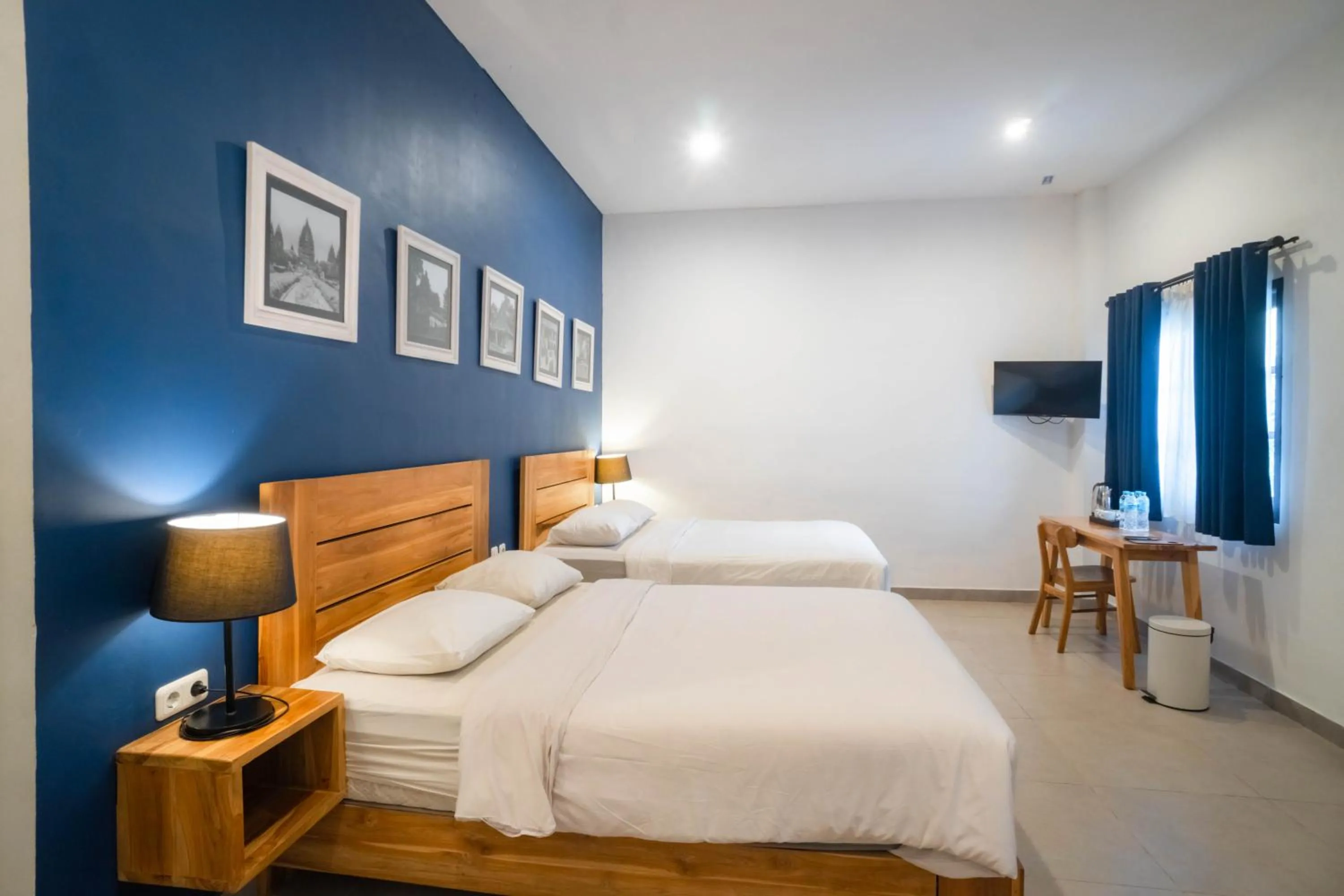 Photo of the whole room, Bed in La Casa Jogja