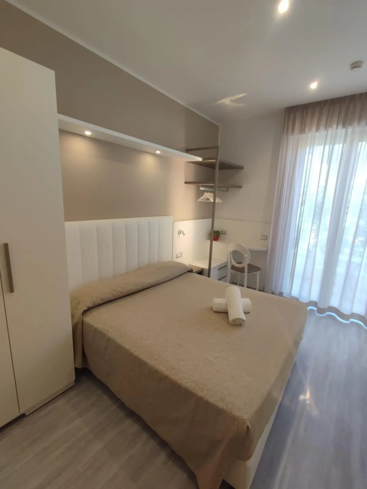 Bedroom, Bed in Hotel Cannes