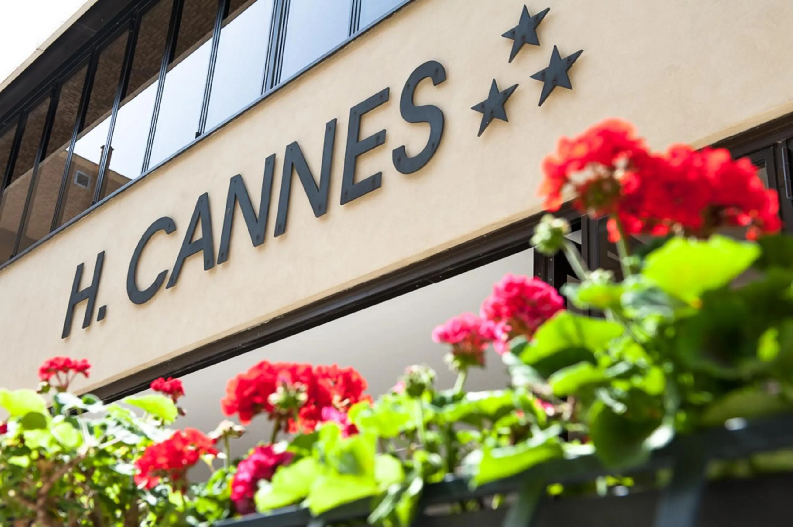 Property building in Hotel Cannes