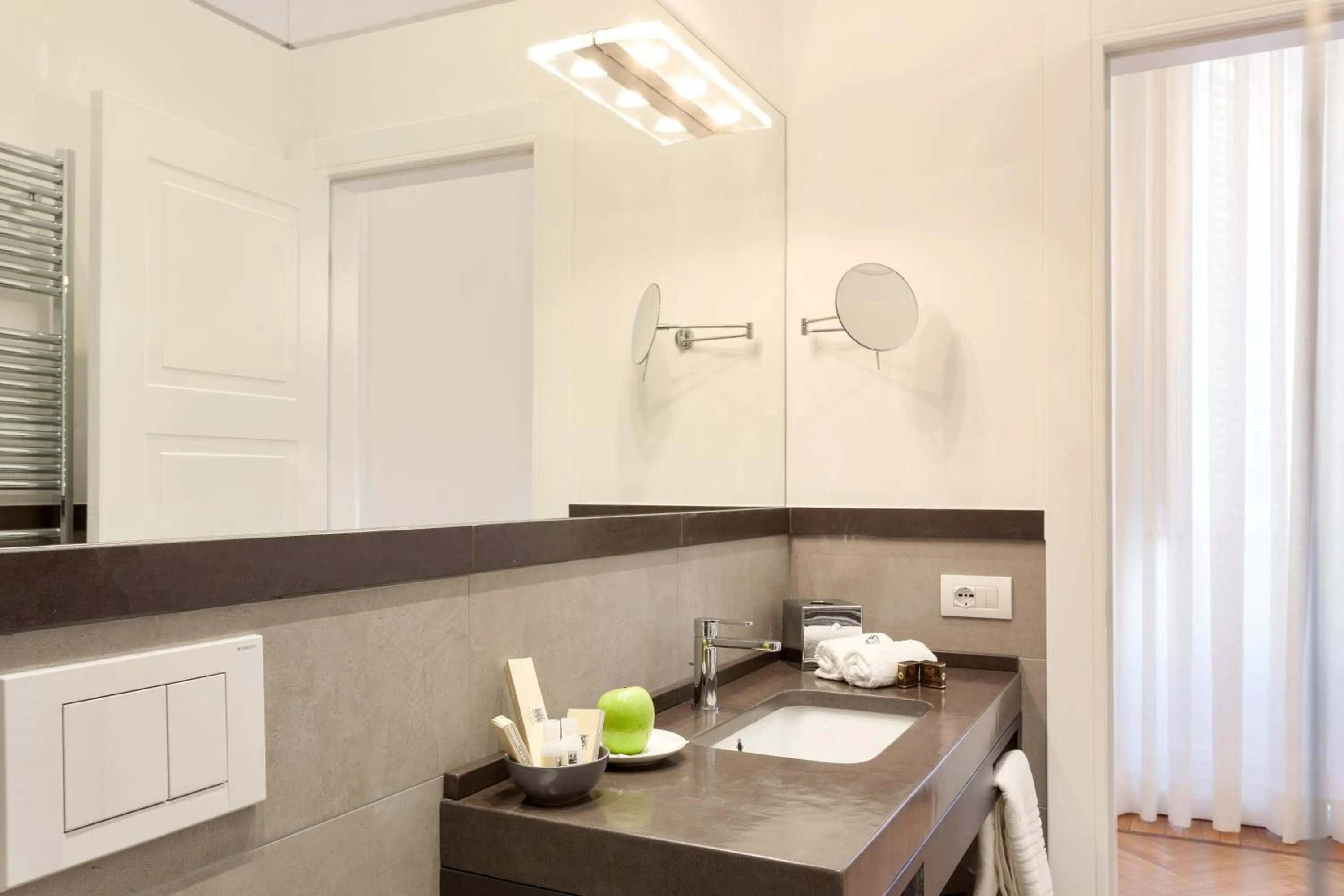 Bathroom in 504 Corso Suites