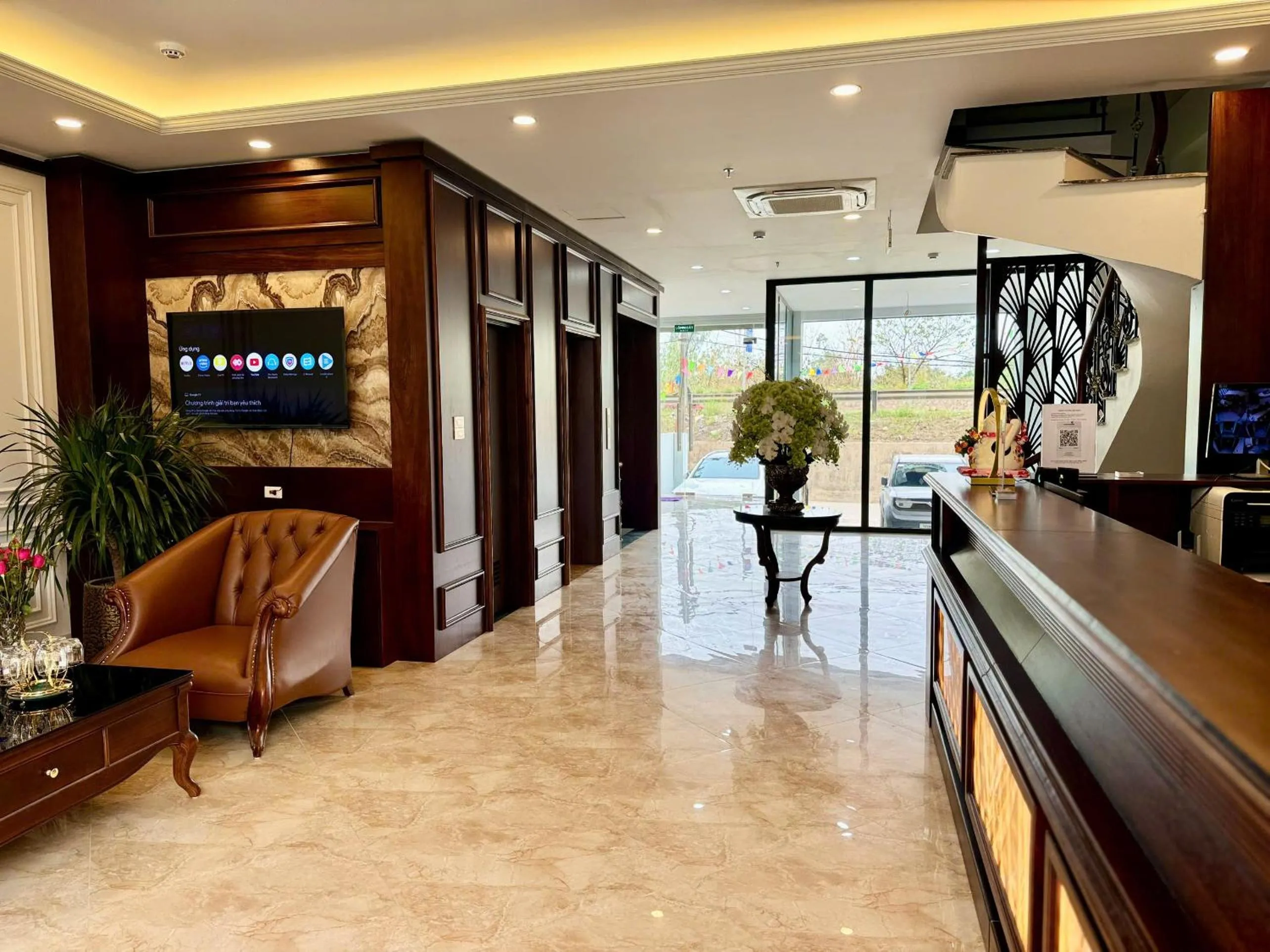 Communal lounge/ TV room in Luxury Hanoi Hotel