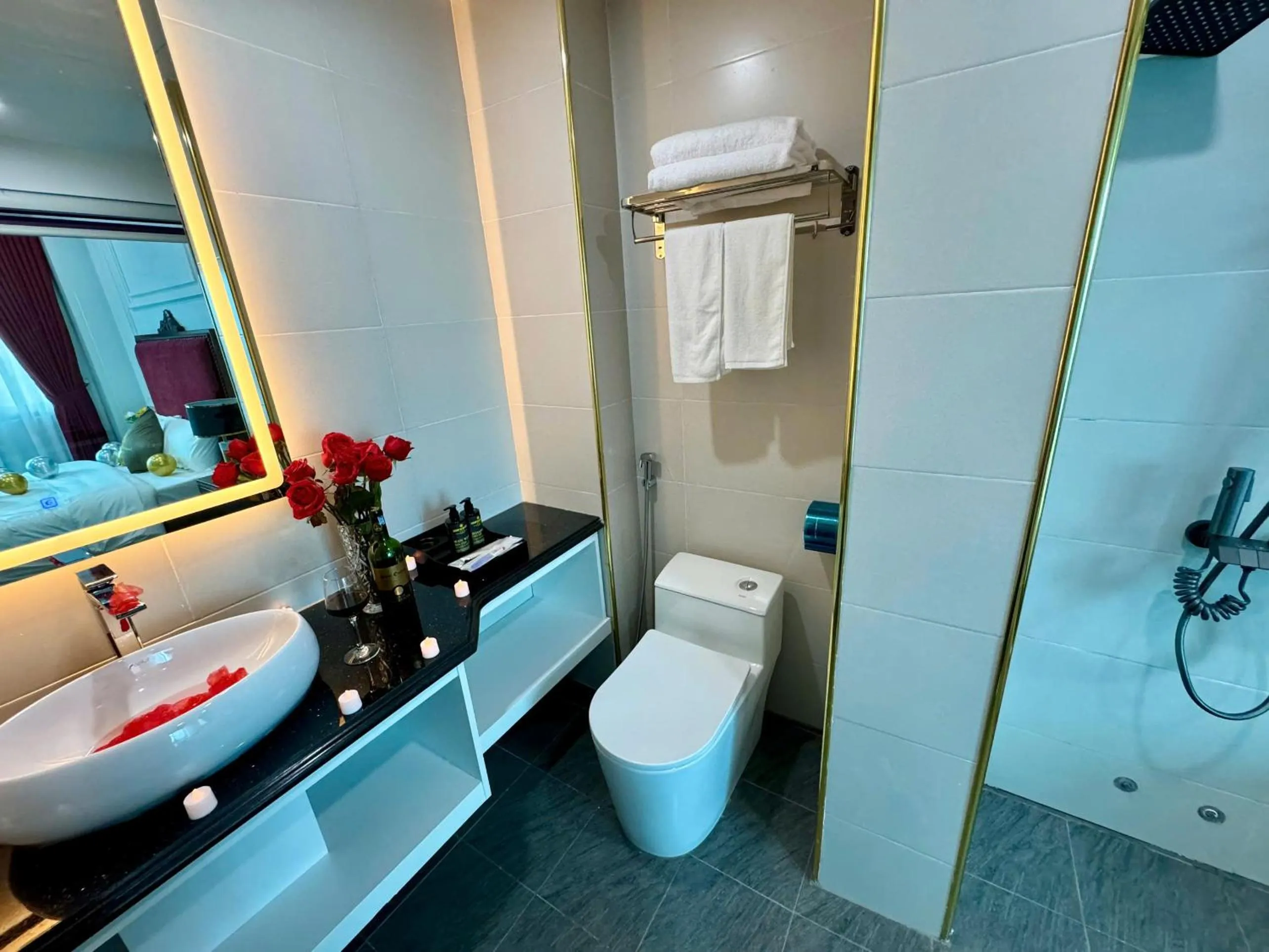 Shower in Luxury Hanoi Hotel