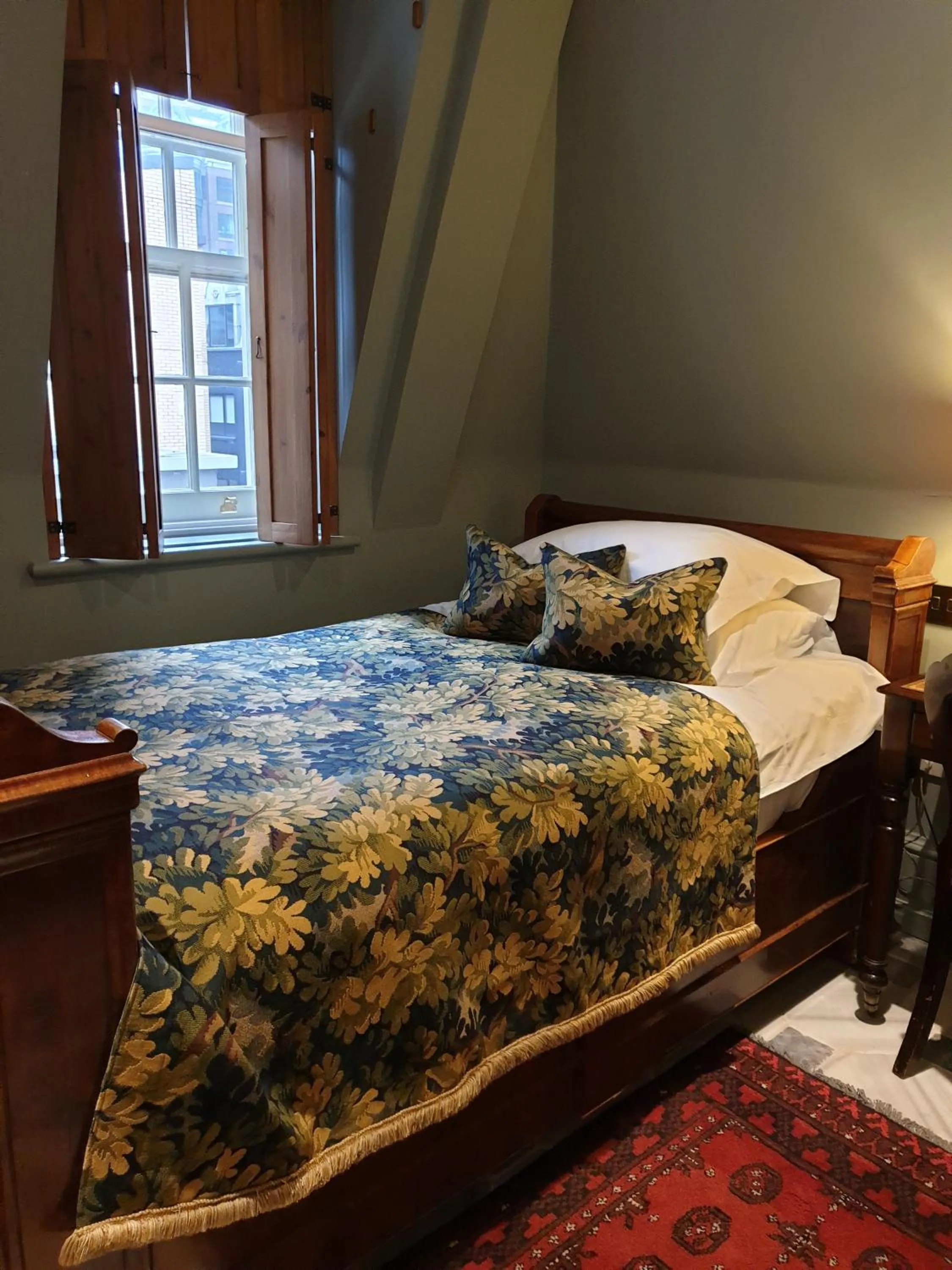 Bed in Batty Langley's