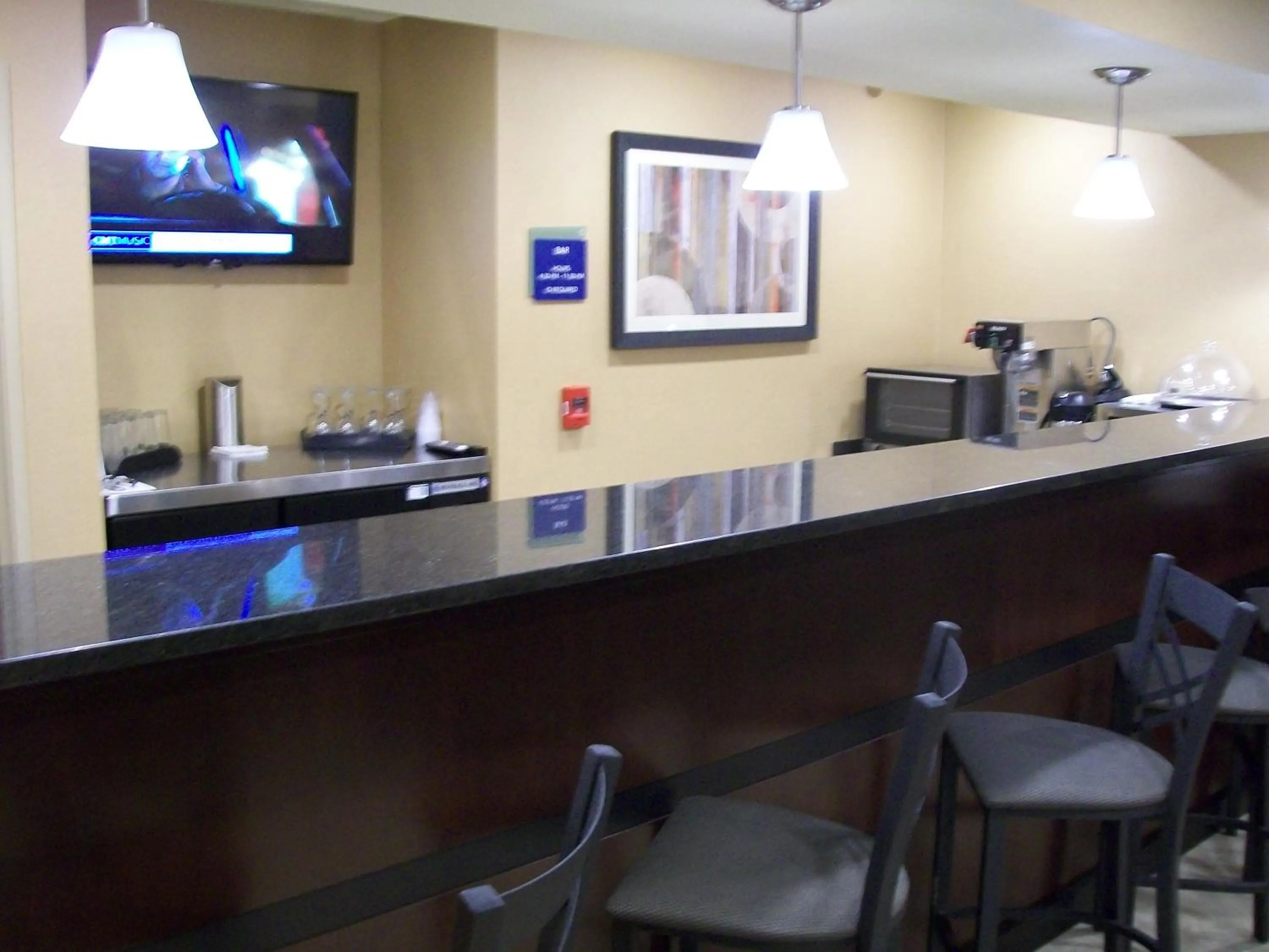 Alcoholic drinks in Cobblestone Inn & Suites - Ambridge