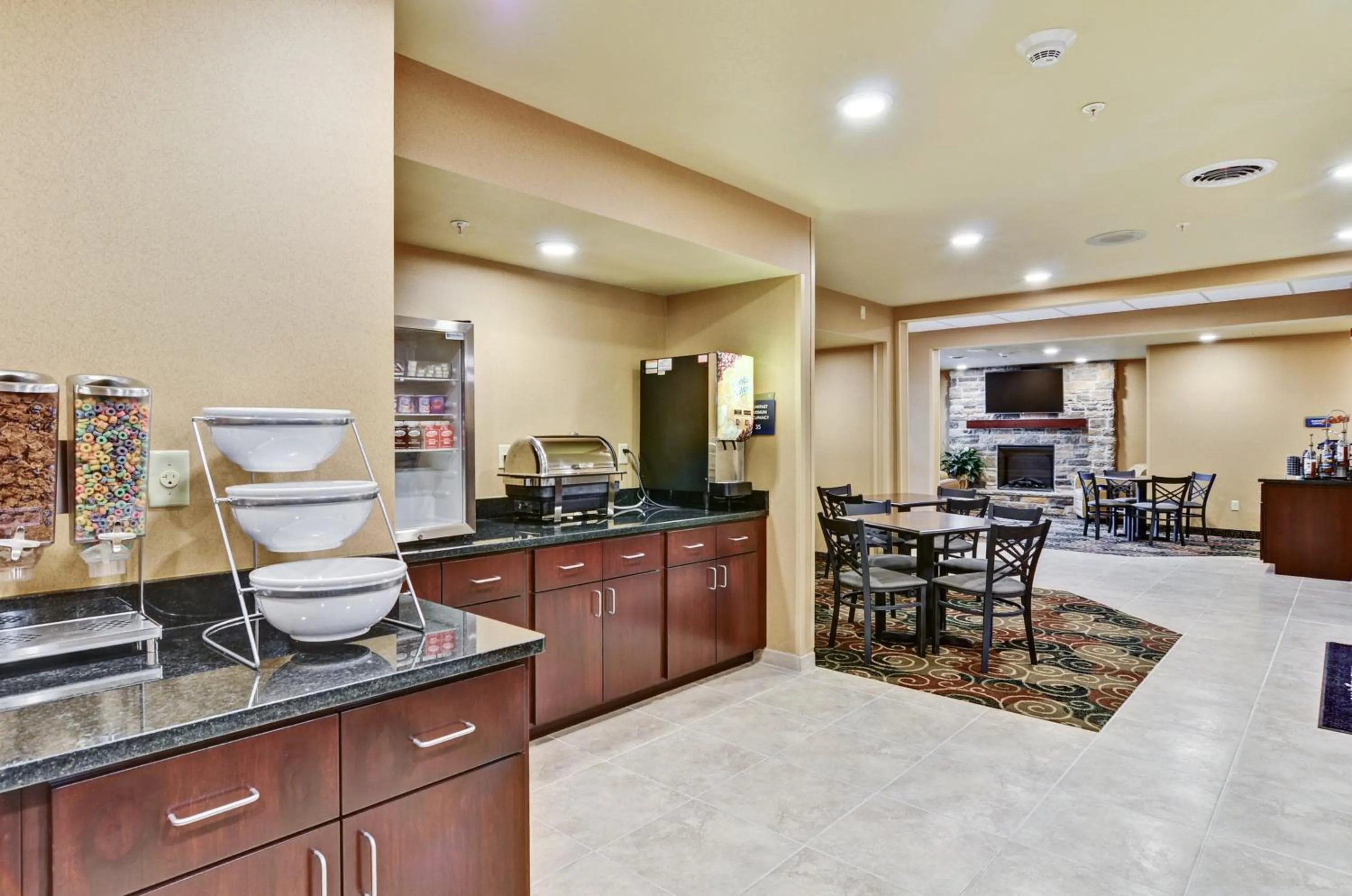 Restaurant/places to eat in Cobblestone Inn & Suites - Ambridge