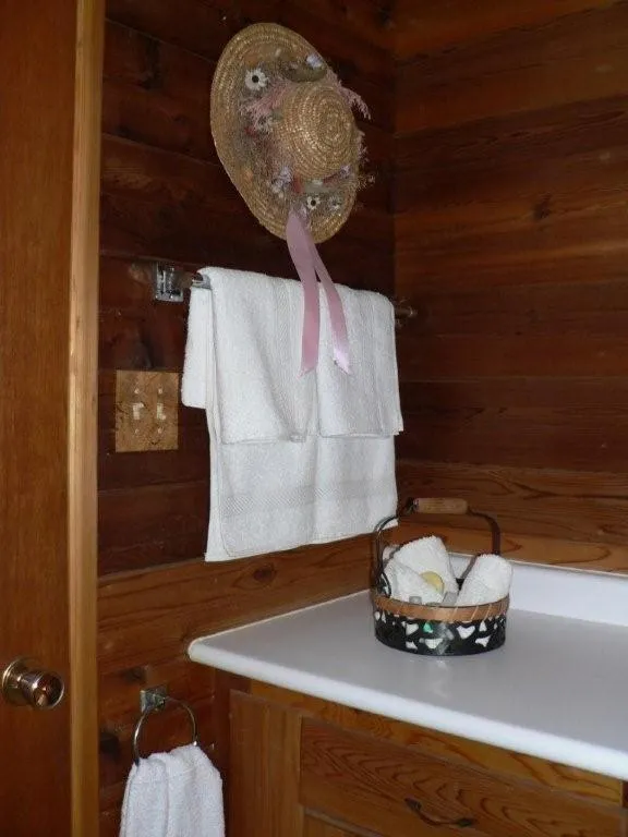 Bathroom in Cedar Song B&B
