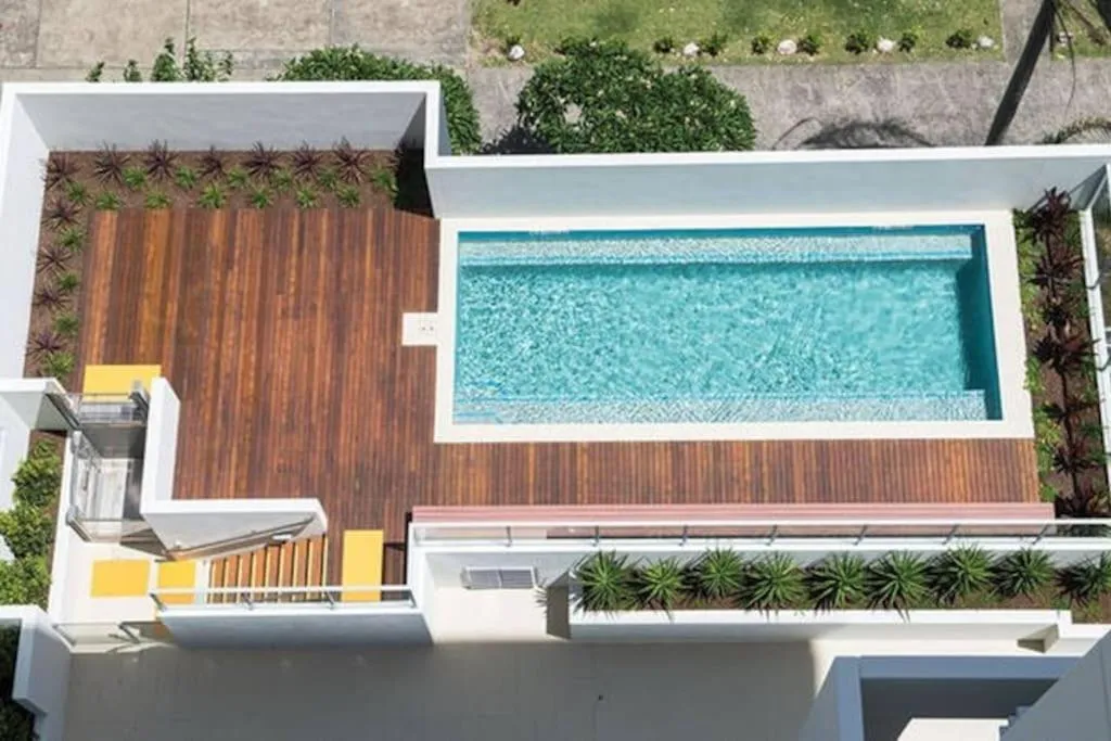 Swimming pool in Pure Kirra