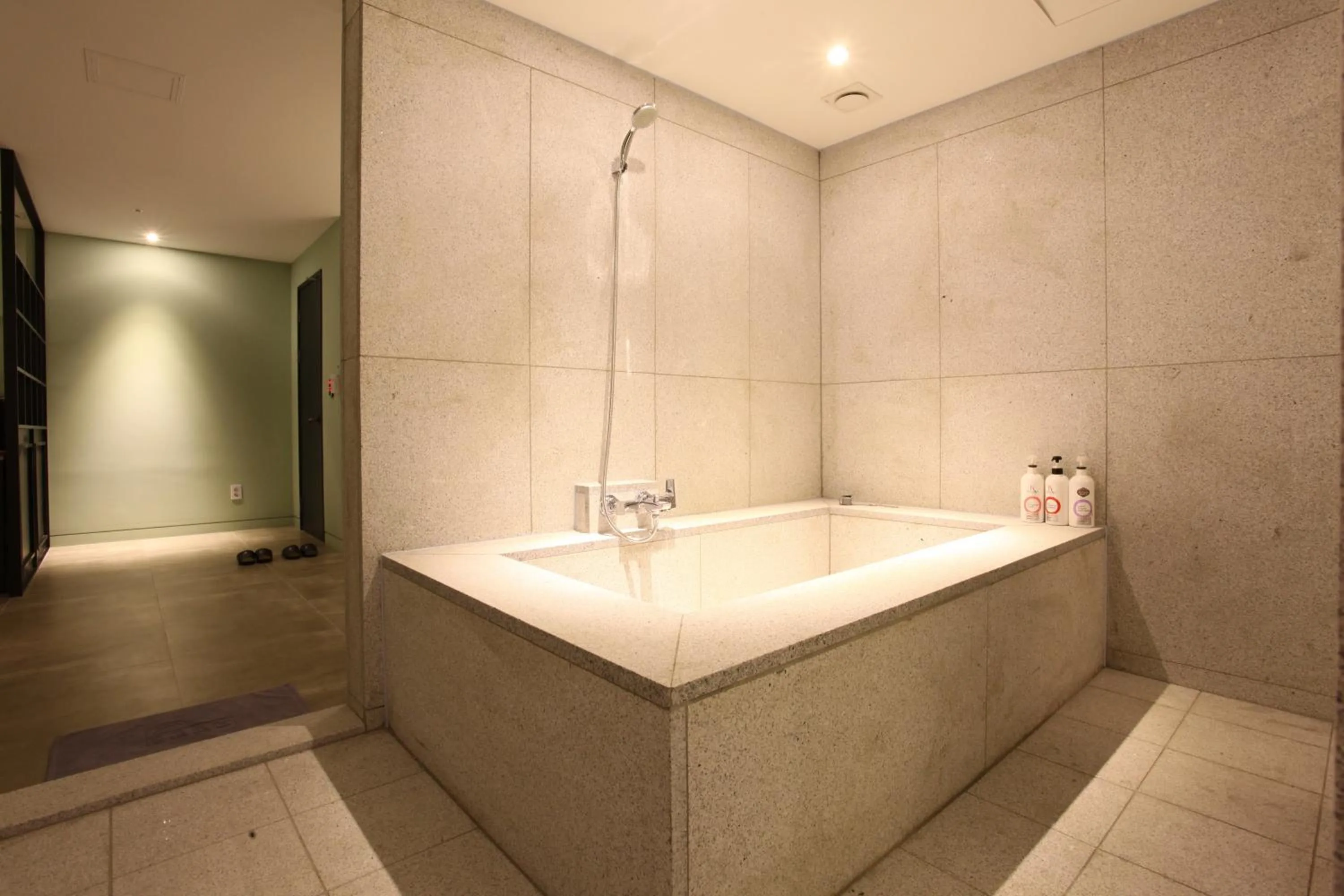 Shower in Hotel Banwol