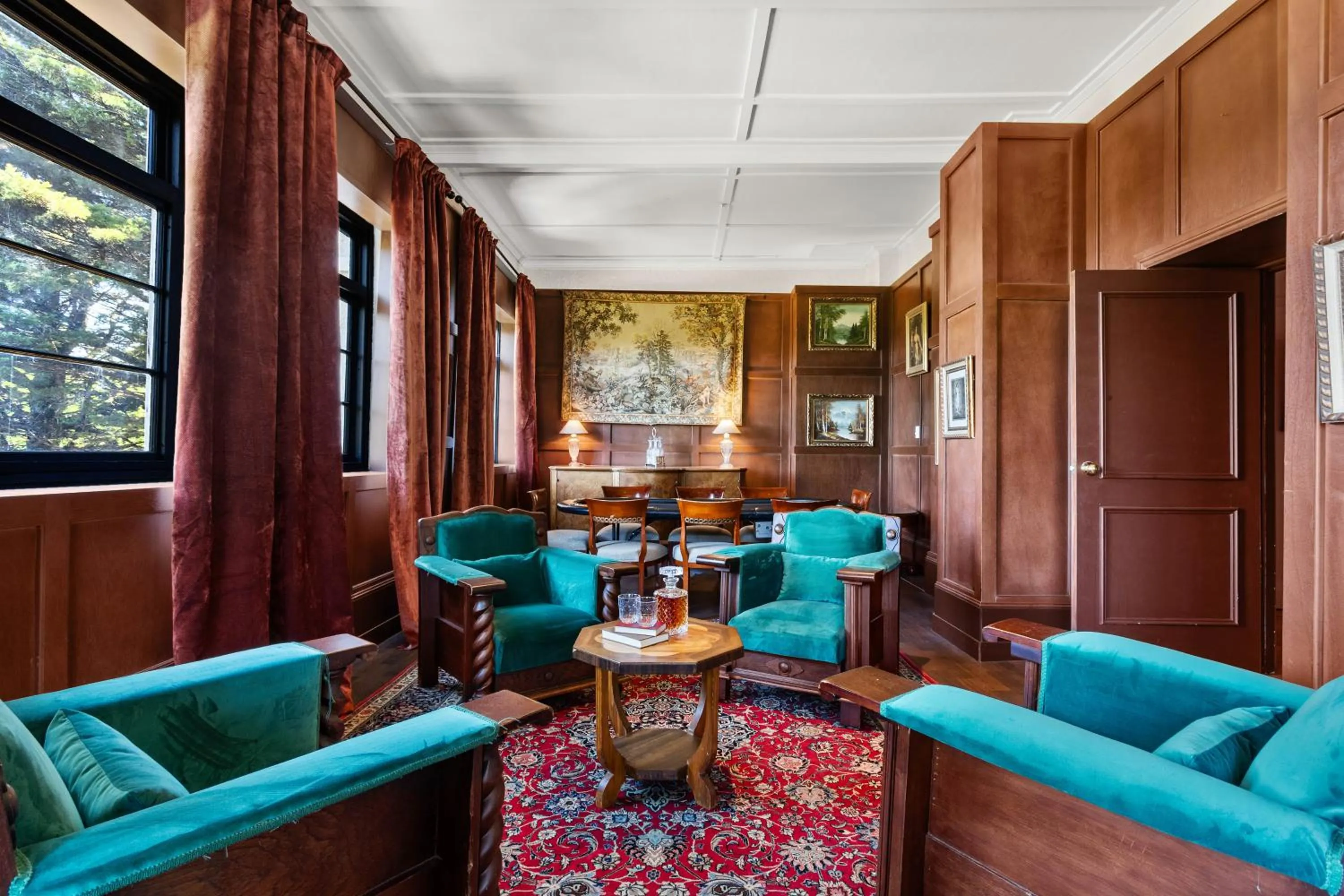 Living room in The Robertson Hotel