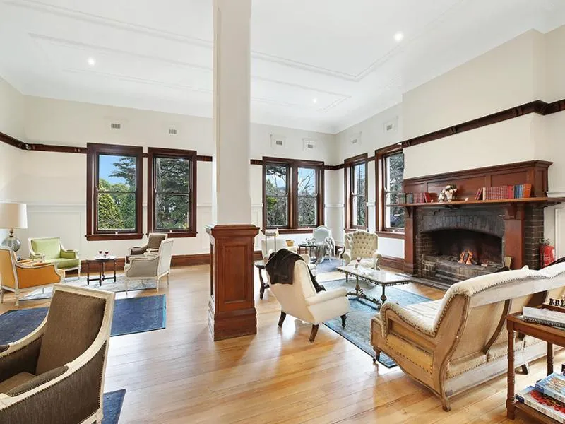 Lounge or bar in The Robertson Hotel