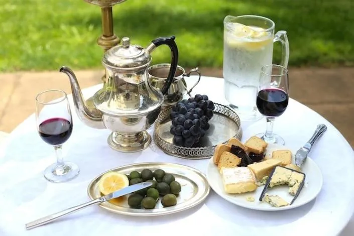 Food in The Robertson Hotel