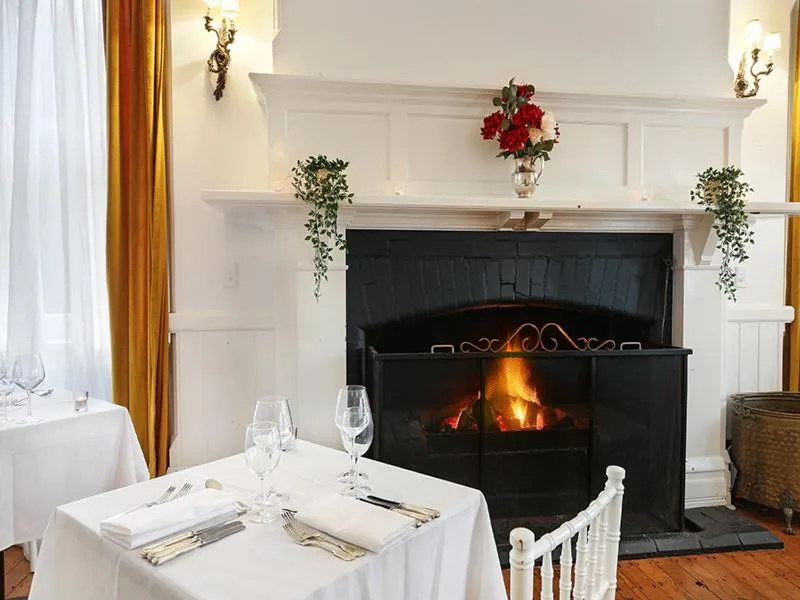 Restaurant/places to eat in The Robertson Hotel