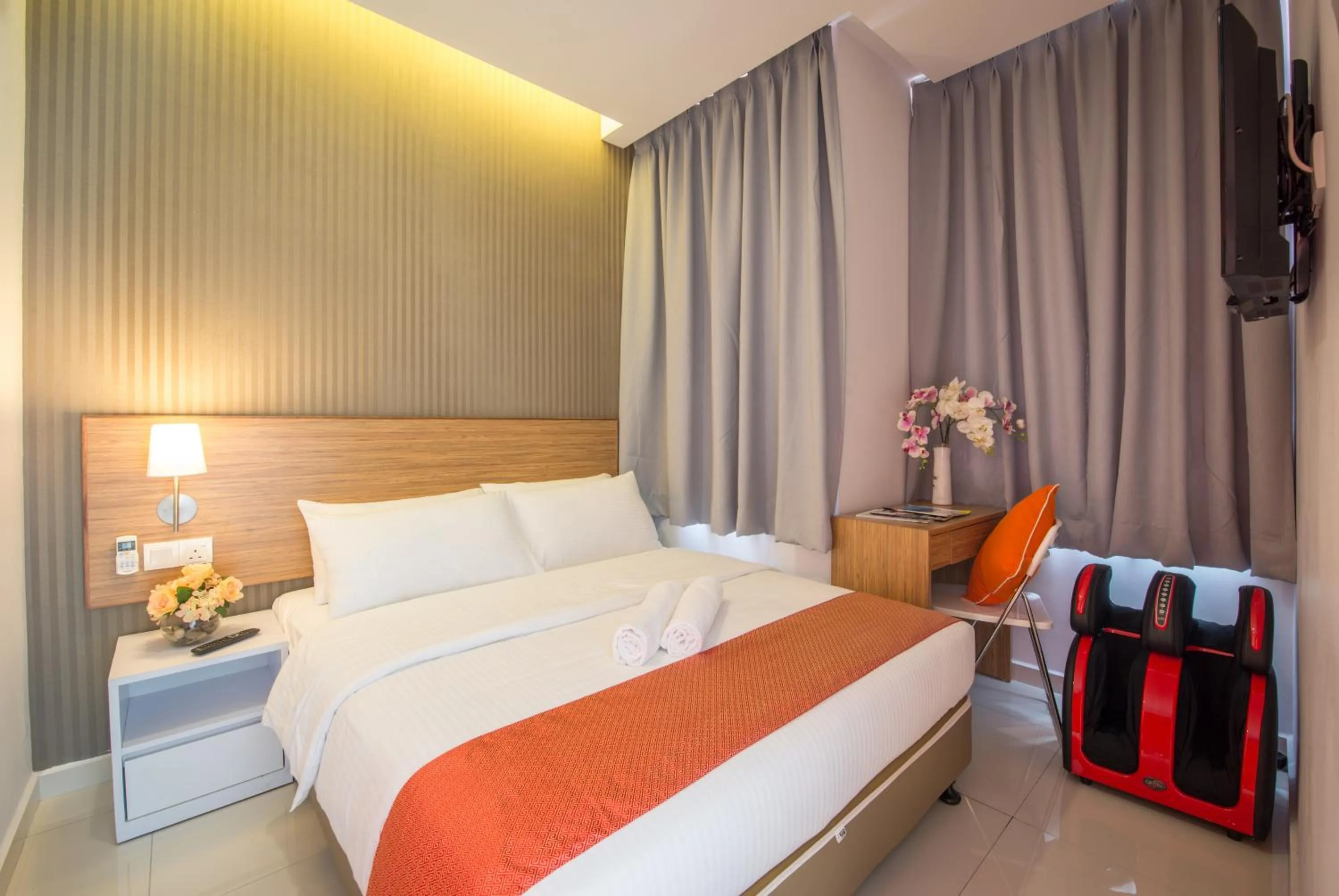 Photo of the whole room, Bed in Sovotel @ Bandar Menjalara