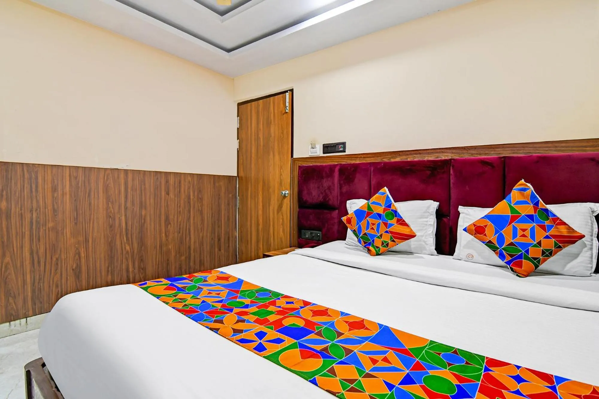 FabHotel The Crystal - Nr New Market