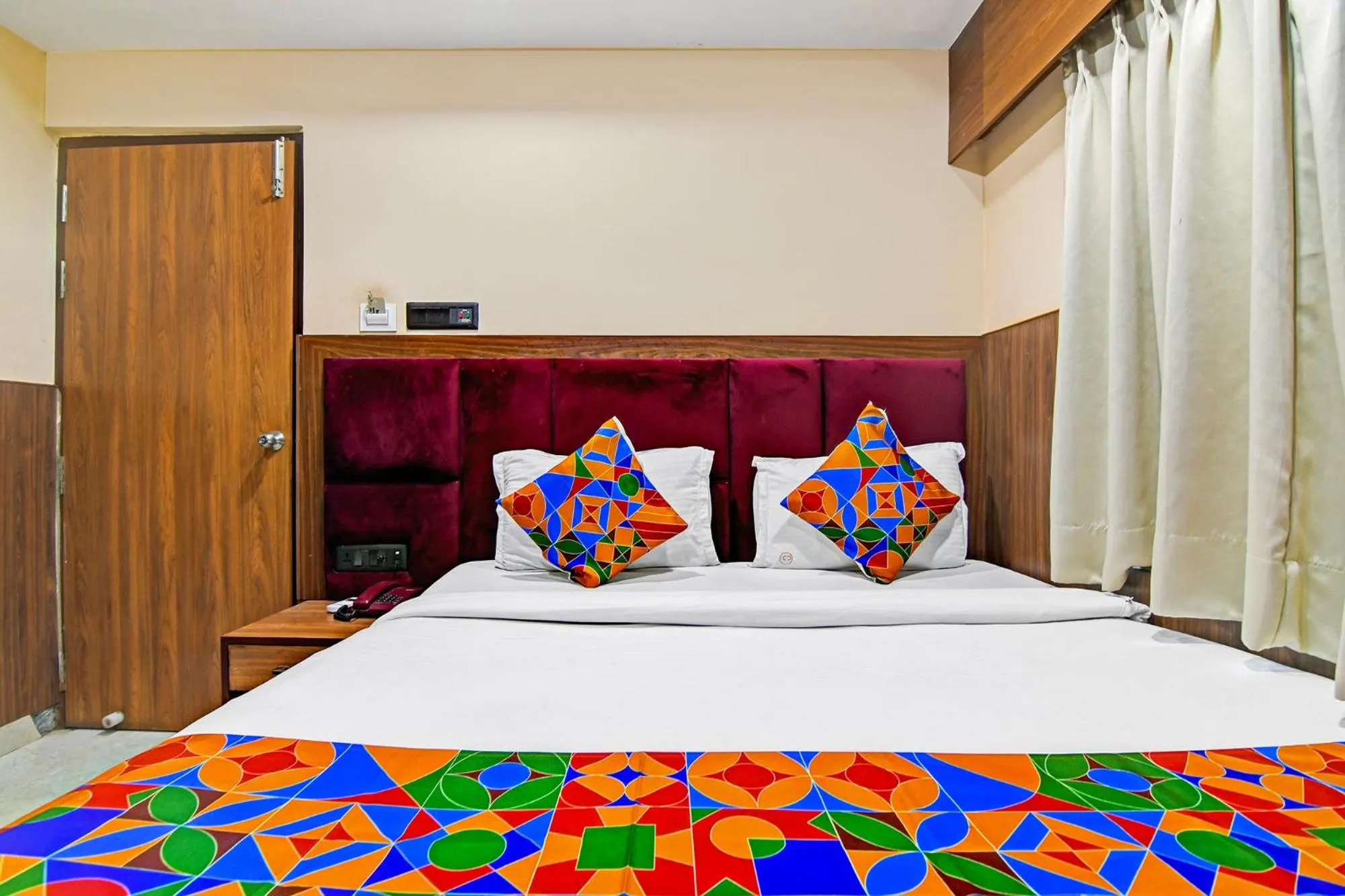 FabHotel The Crystal - Nr New Market