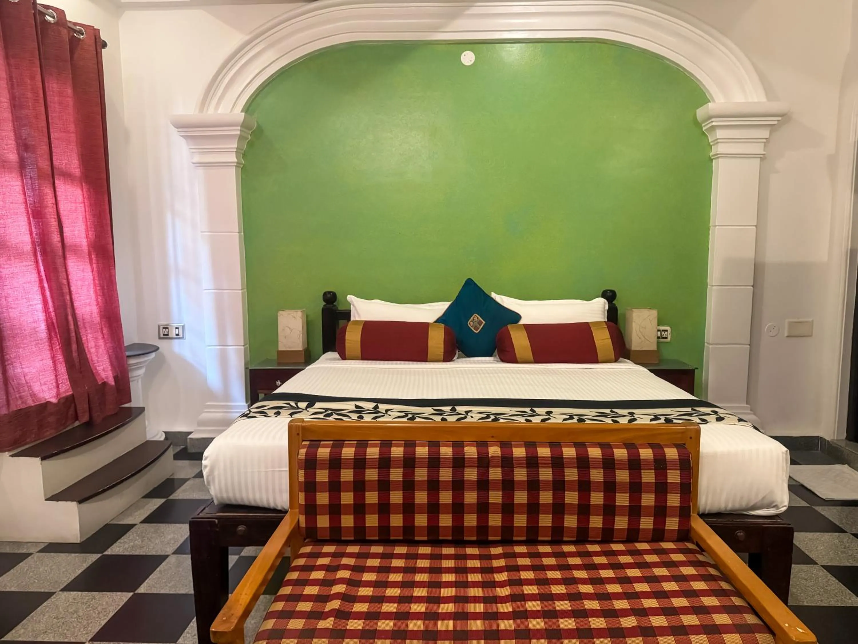 Seating area, Bed in Le Chateau