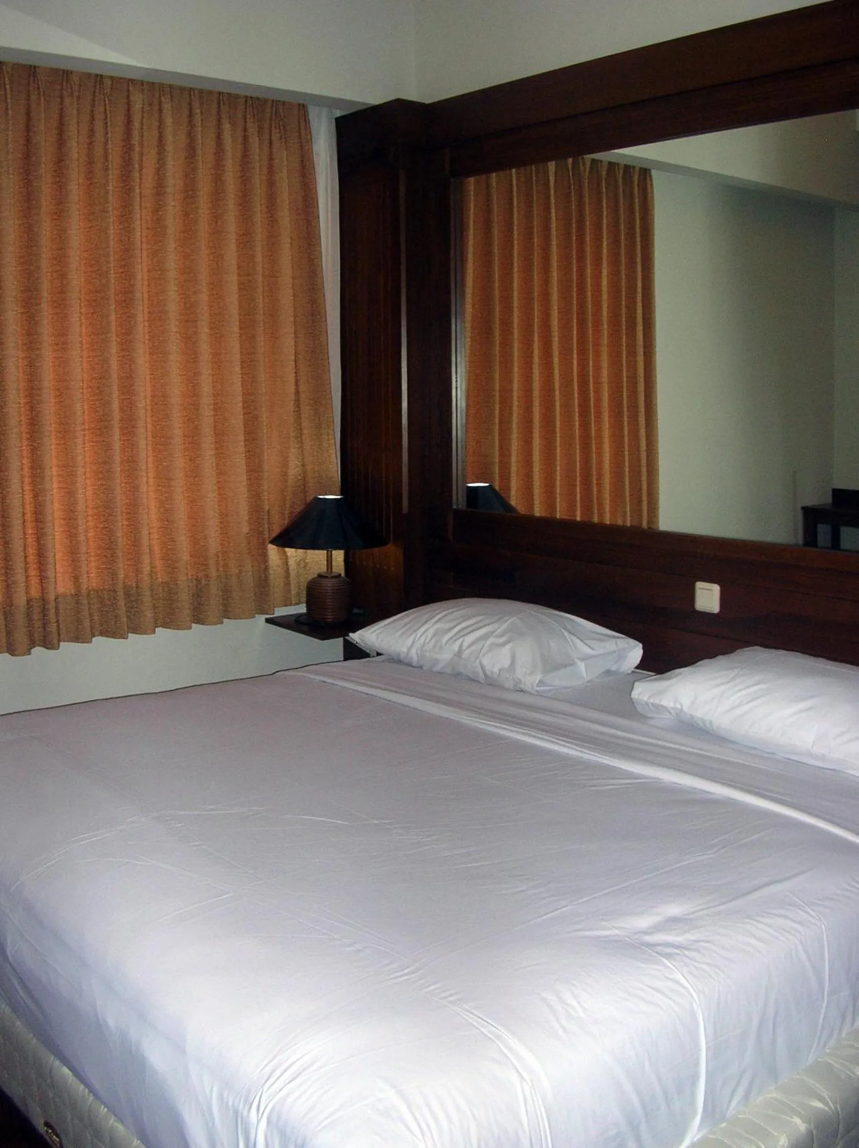 Photo of the whole room, Bed in Wirton Hotel