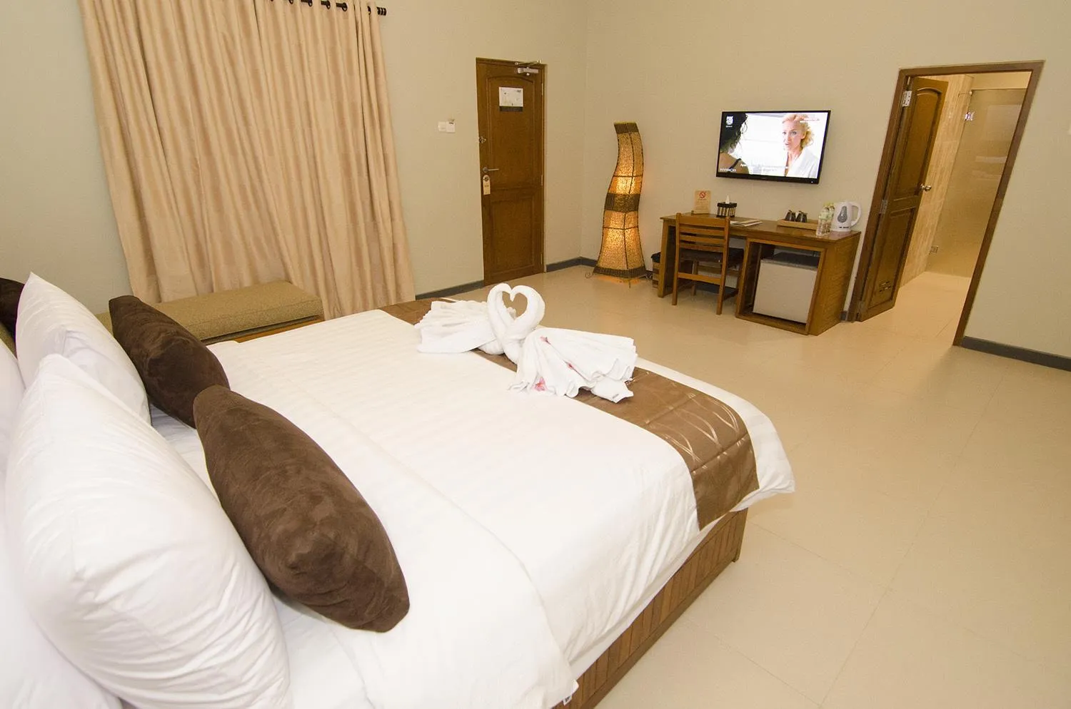 Bed in Syailendra Hotel Syariah