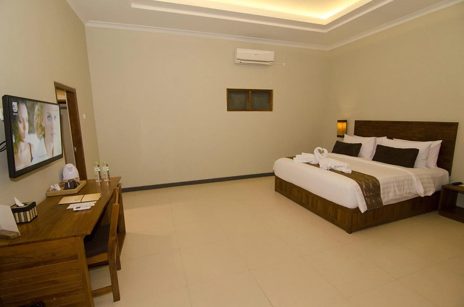 Bed in Syailendra Hotel Syariah