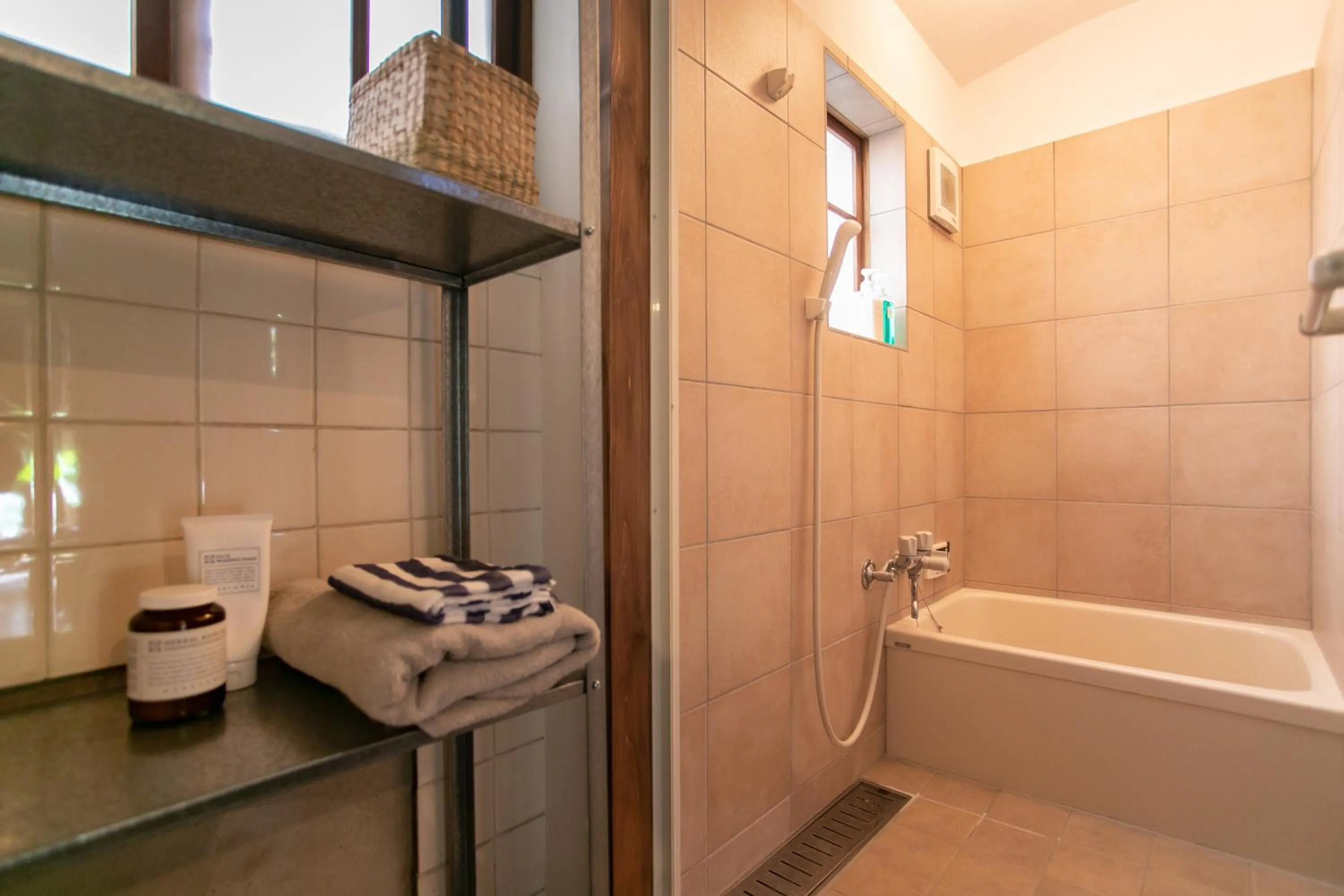 Shower in Higurashi-sou