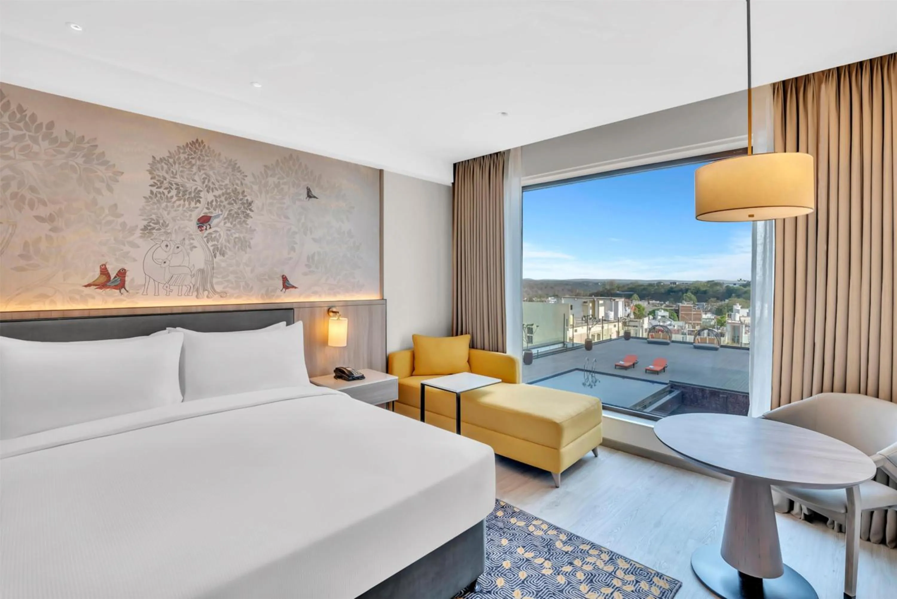 Bedroom, Bed in Hilton Garden Inn Jabalpur