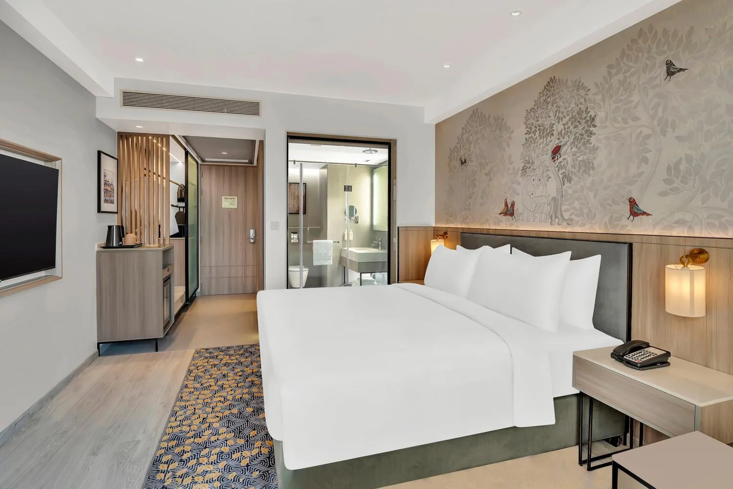 Photo of the whole room, Bed in Hilton Garden Inn Jabalpur