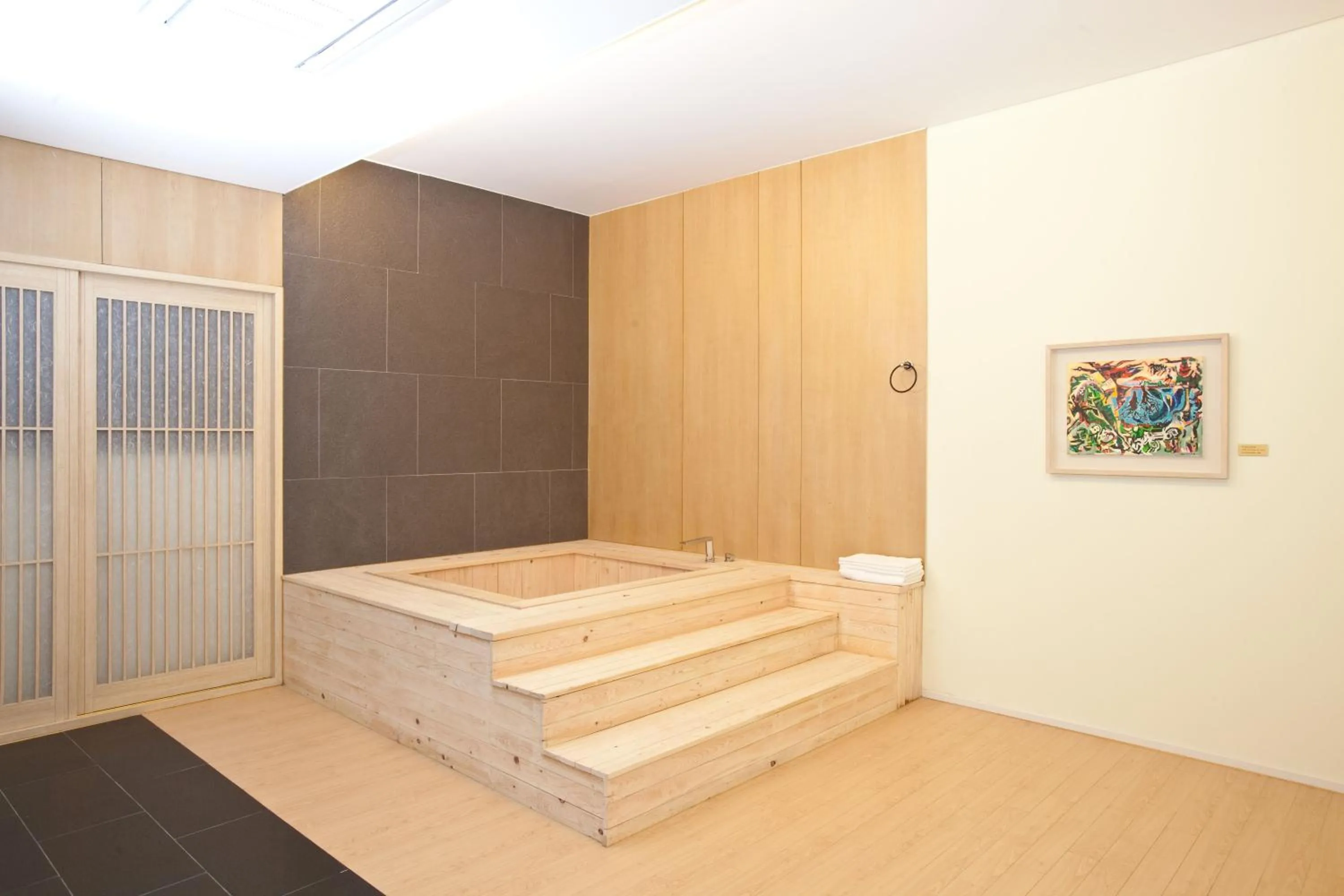 Hot Tub, Bed in Yuwon Hotel