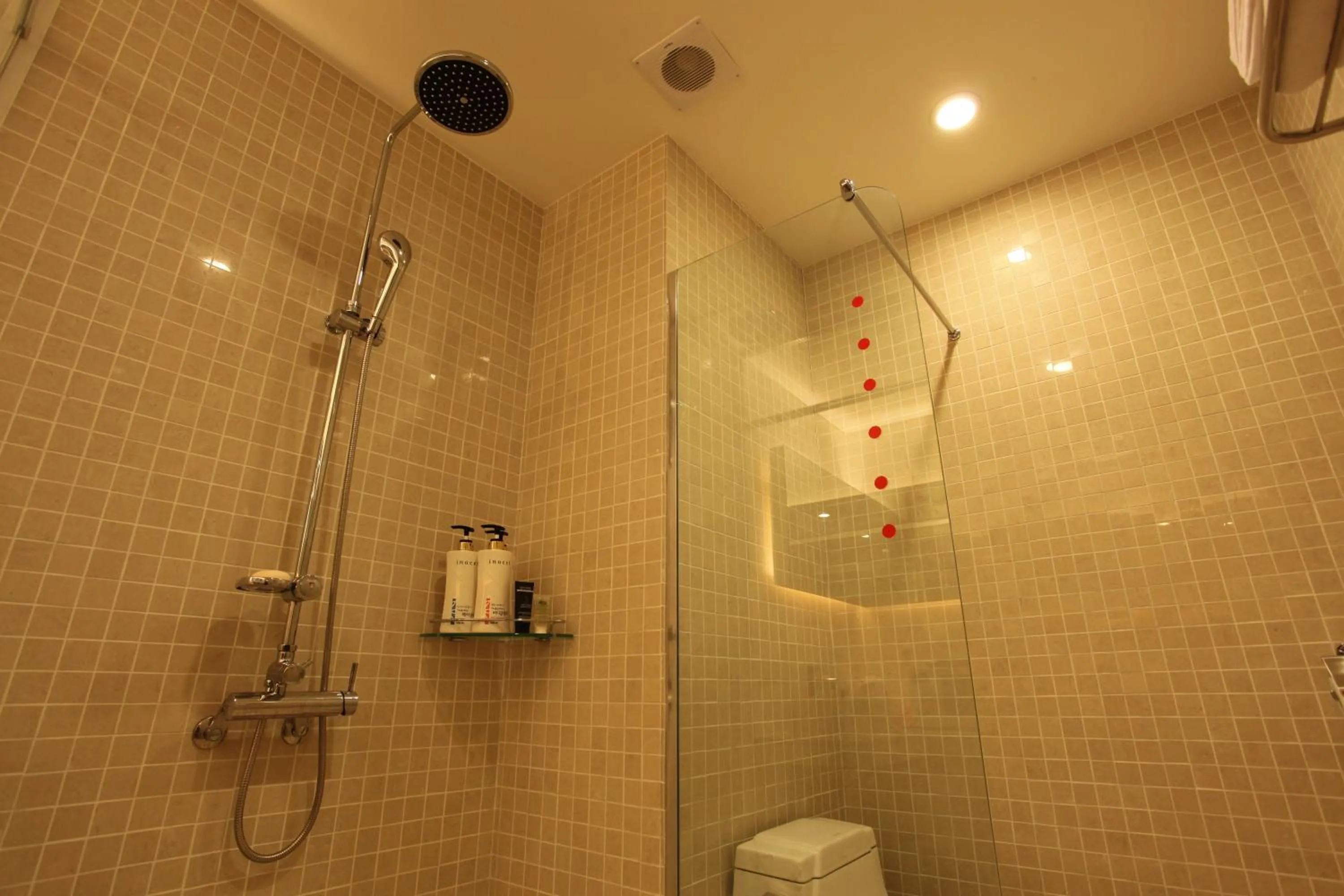 Shower in Yuwon Hotel