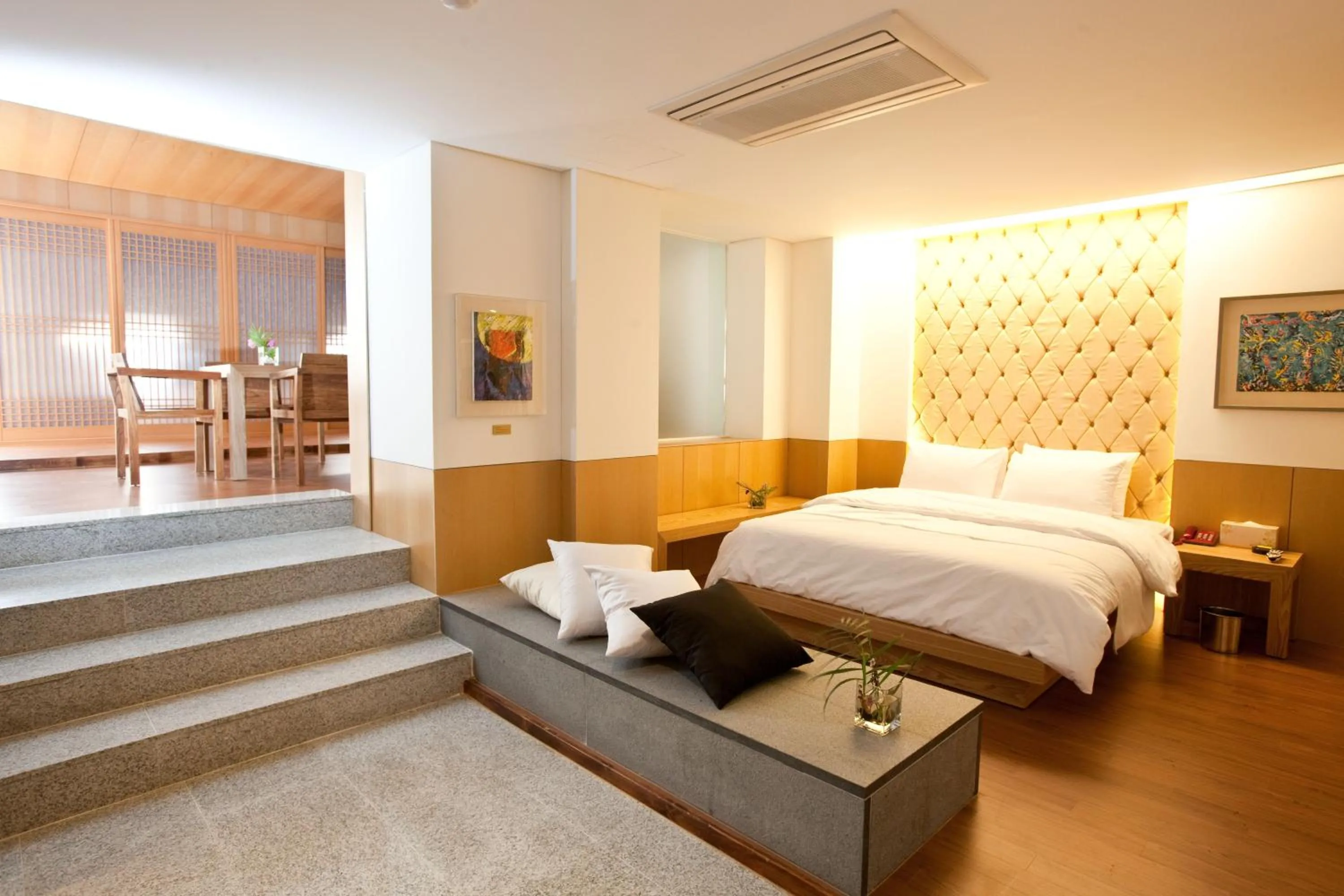 Photo of the whole room, Bed in Yuwon Hotel