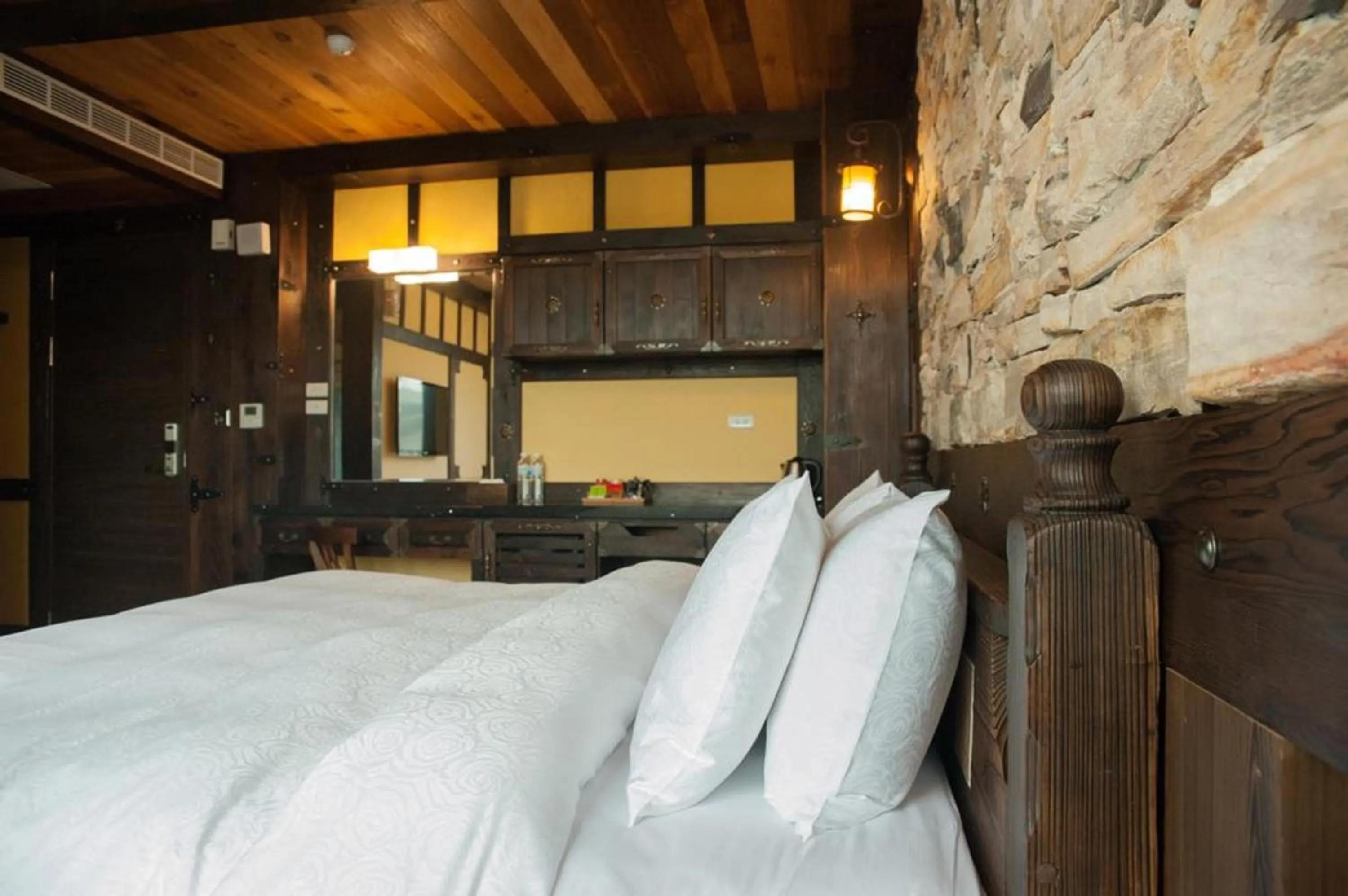 Decorative detail, Bed in Youngquan HOTEL