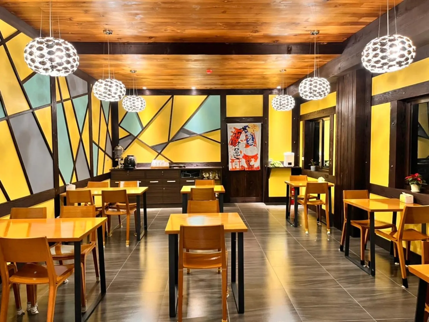 Restaurant/places to eat in Youngquan HOTEL