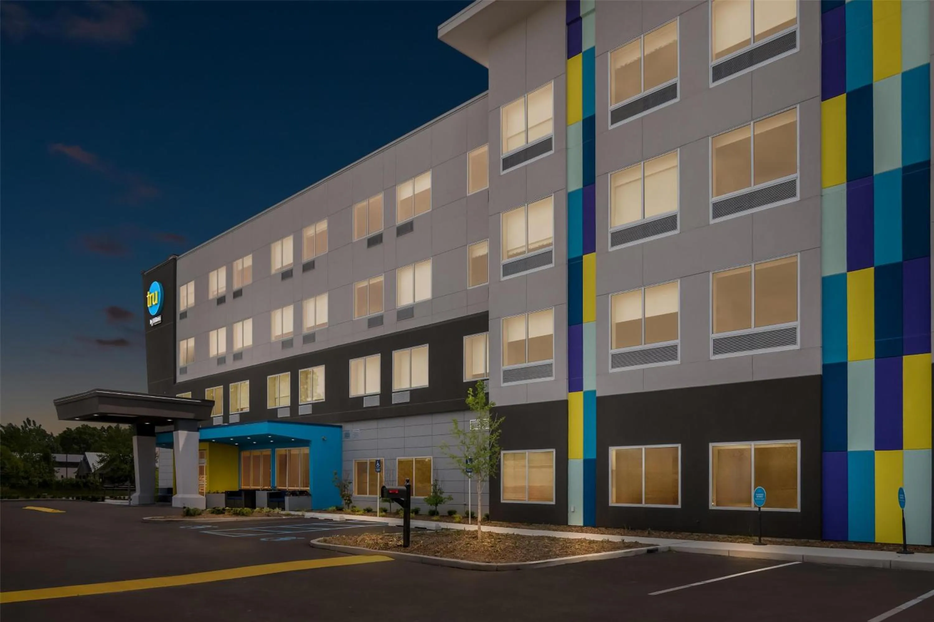 Property building in Tru By Hilton Holland, Mi