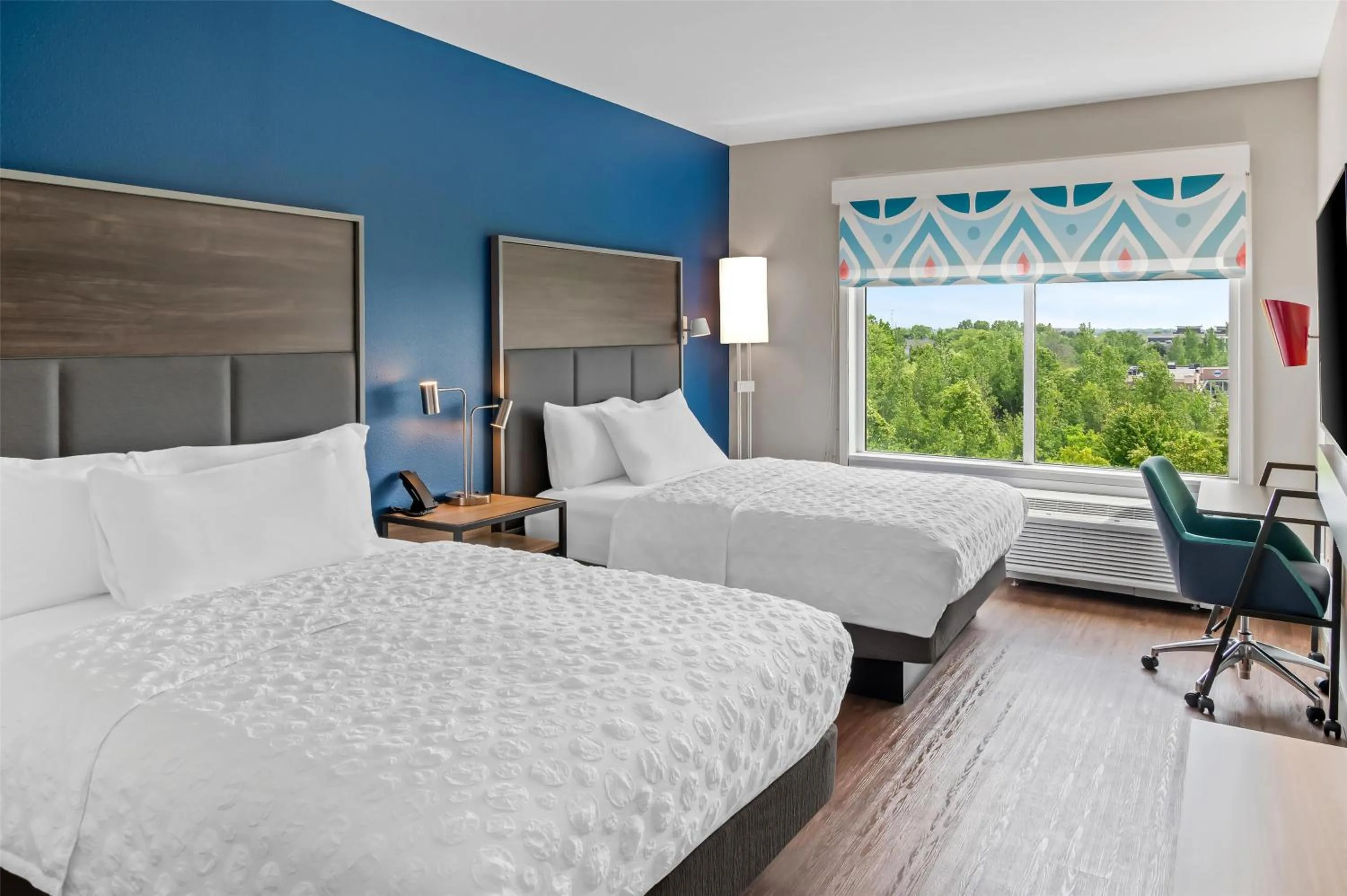 Bed in Tru By Hilton Holland, Mi