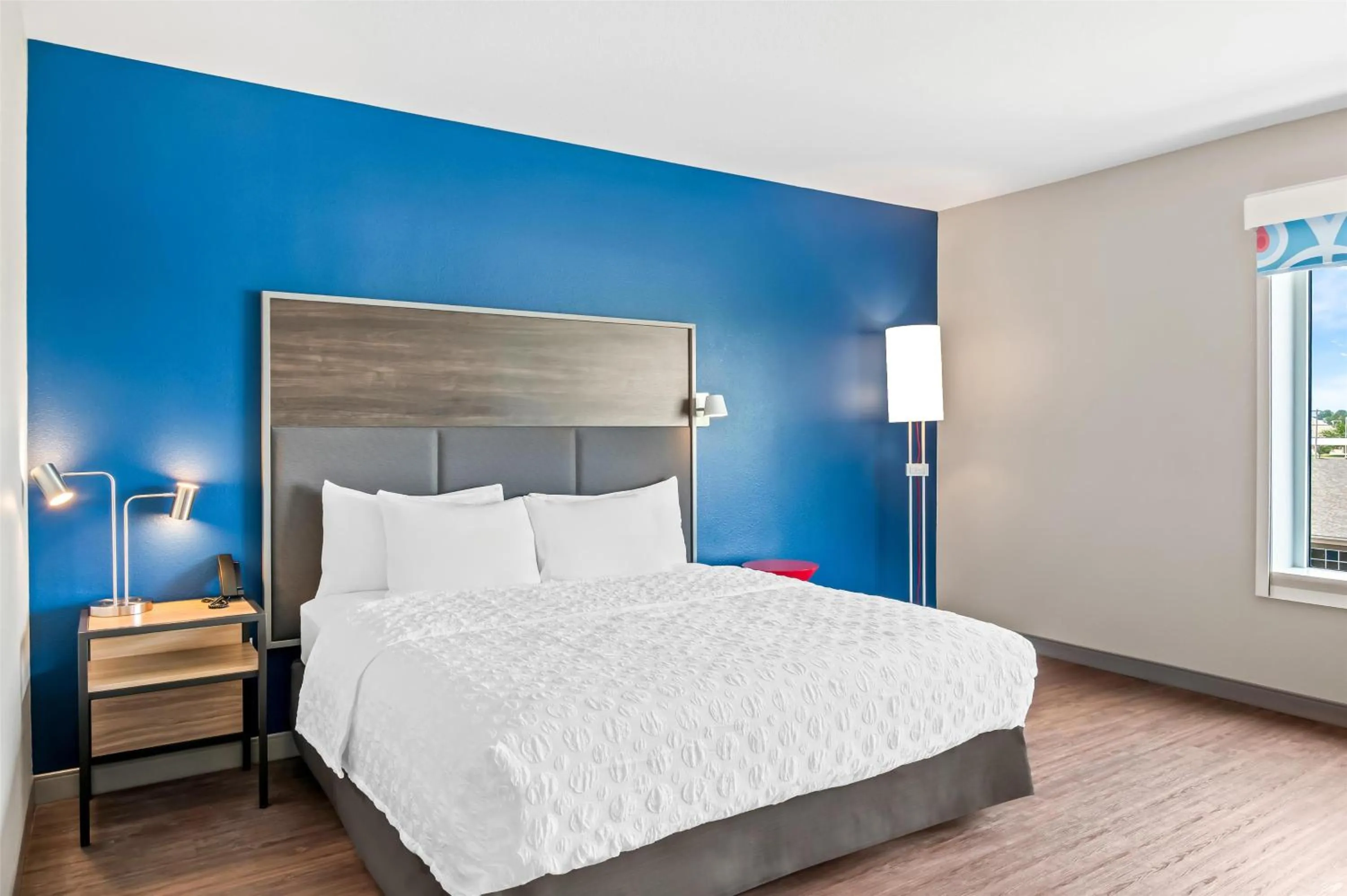 Bed in Tru By Hilton Holland, Mi