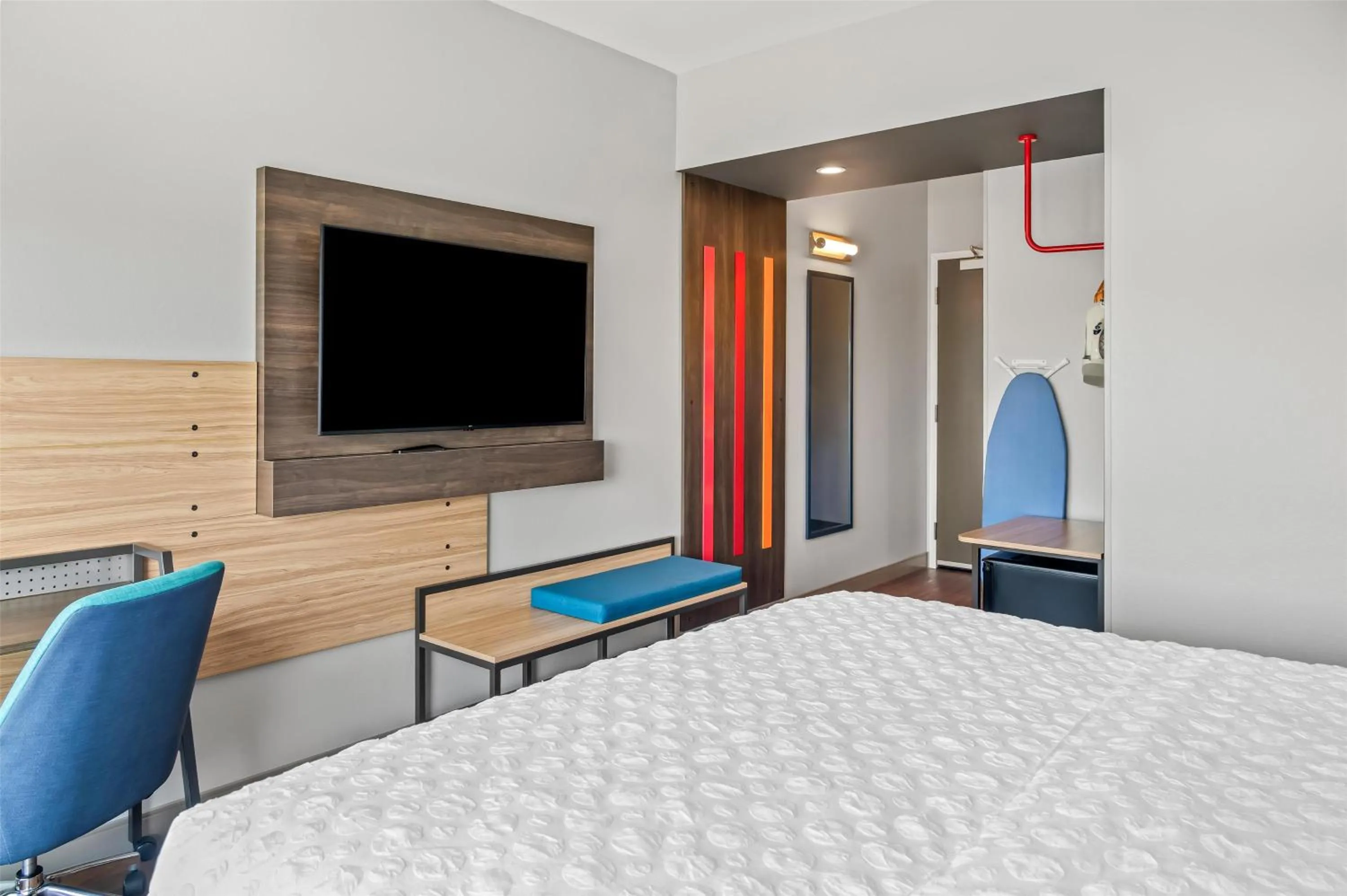 Bed in Tru By Hilton Holland, Mi