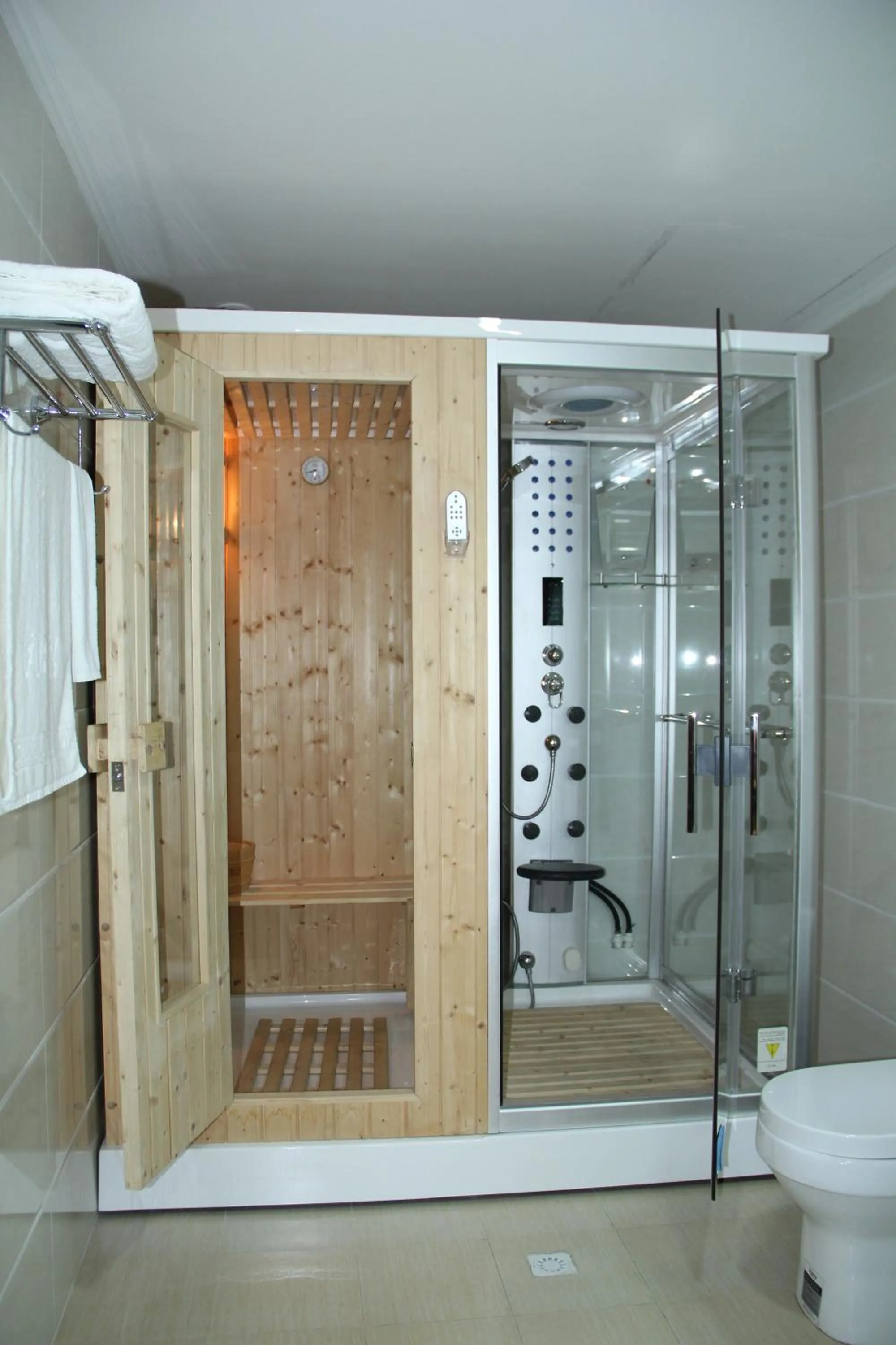 Sauna in Firuz Hotel